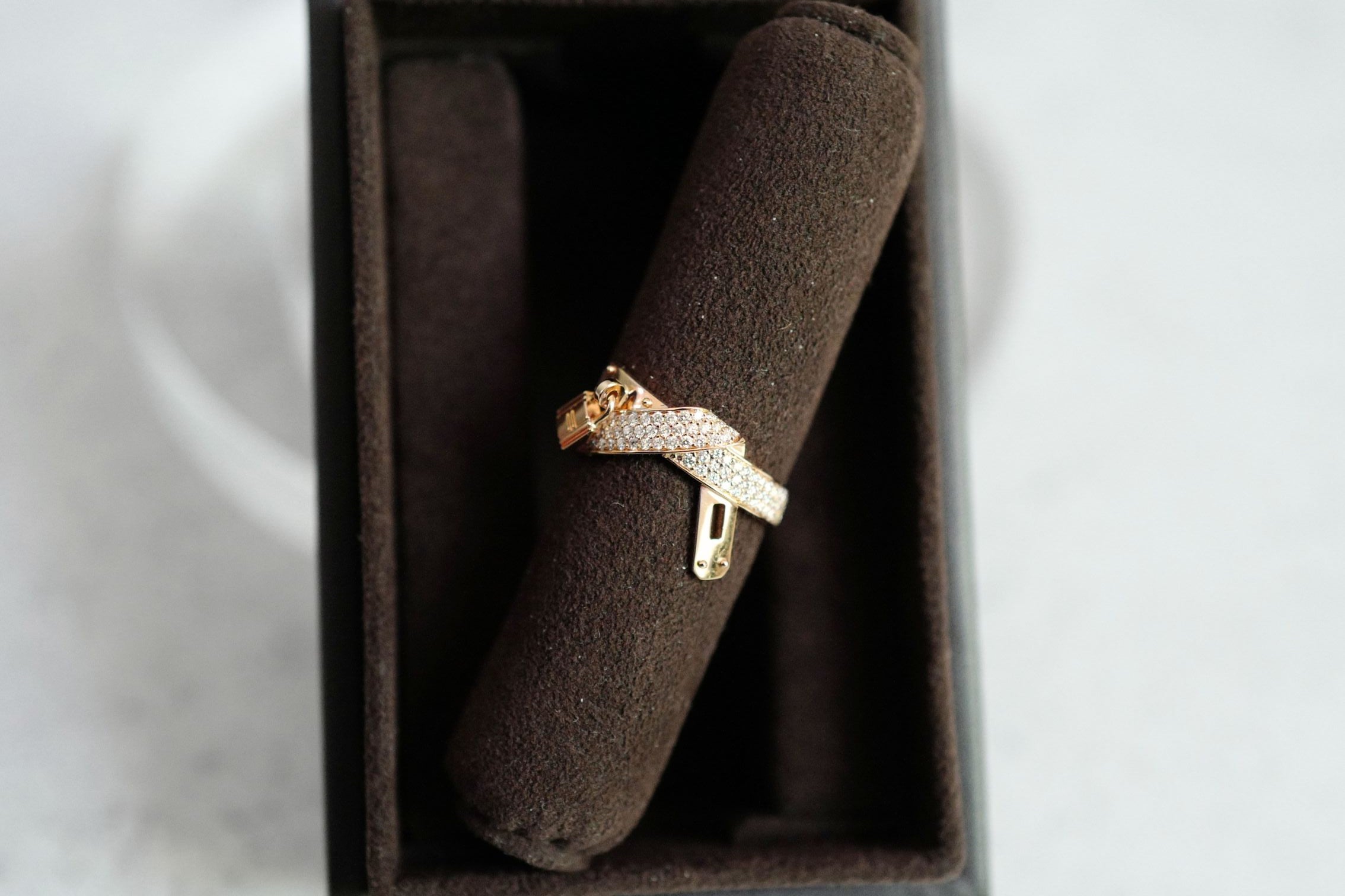 Hermès Kelly Gavroche Ring 18K Rose Gold 94 Diamonds Size 53