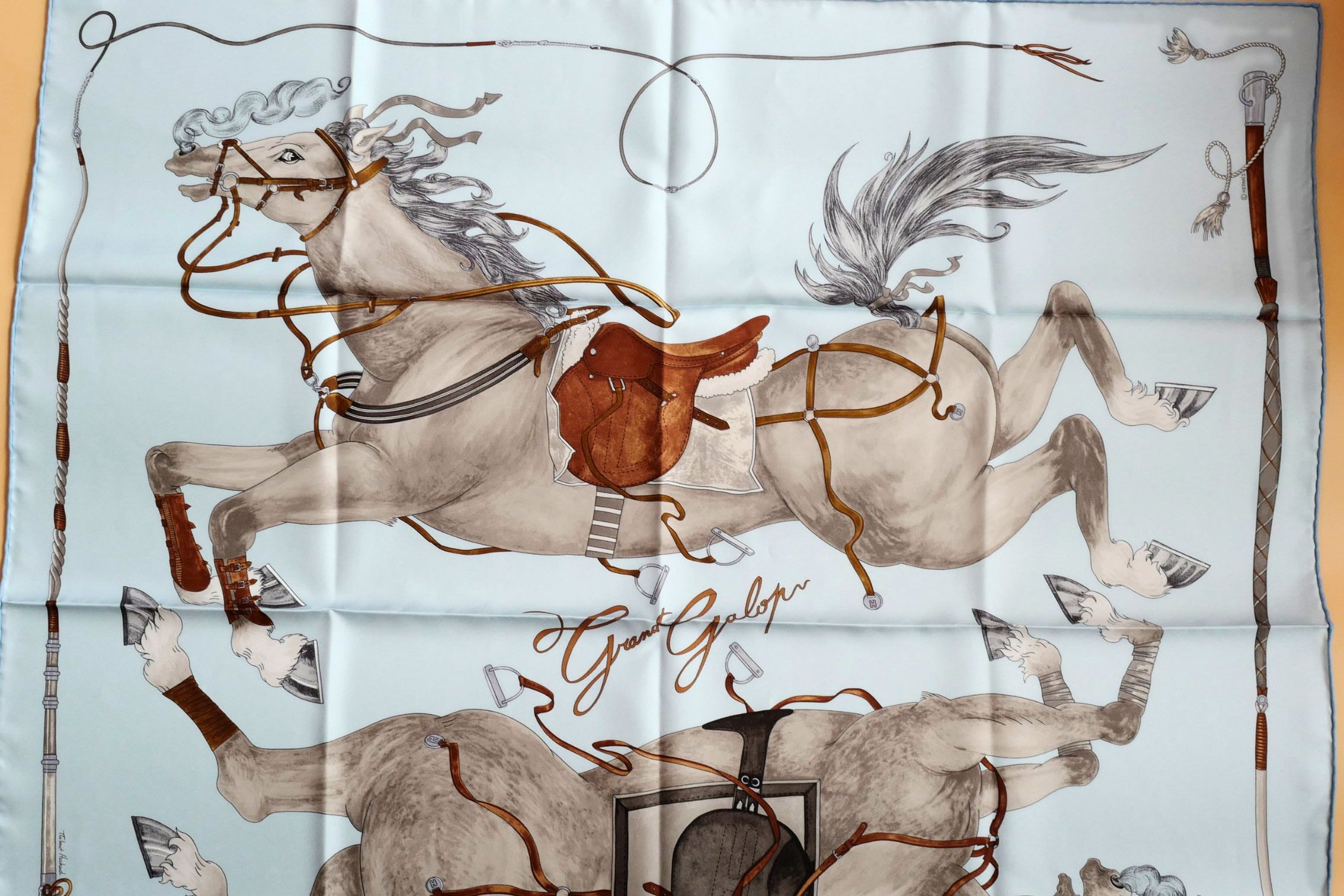 Hermès Grand Galop Scarf 90 Bleu Ciel / Gris / Cuir 100% Silk