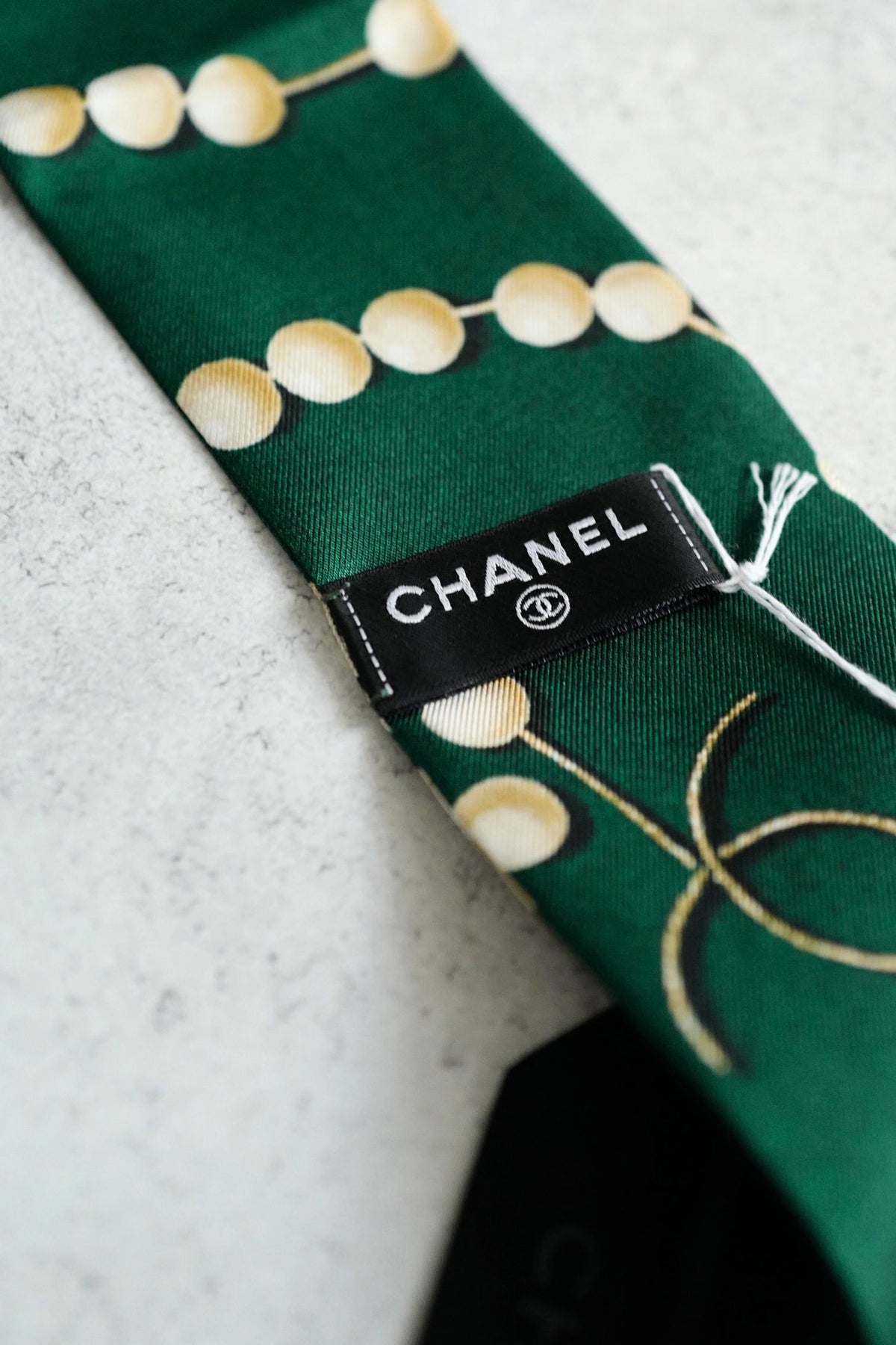 New Chanel 26K Matthieu Blazy's Slim Bandeau Silk Twill Vert/Ecru/Black Pearl Accents