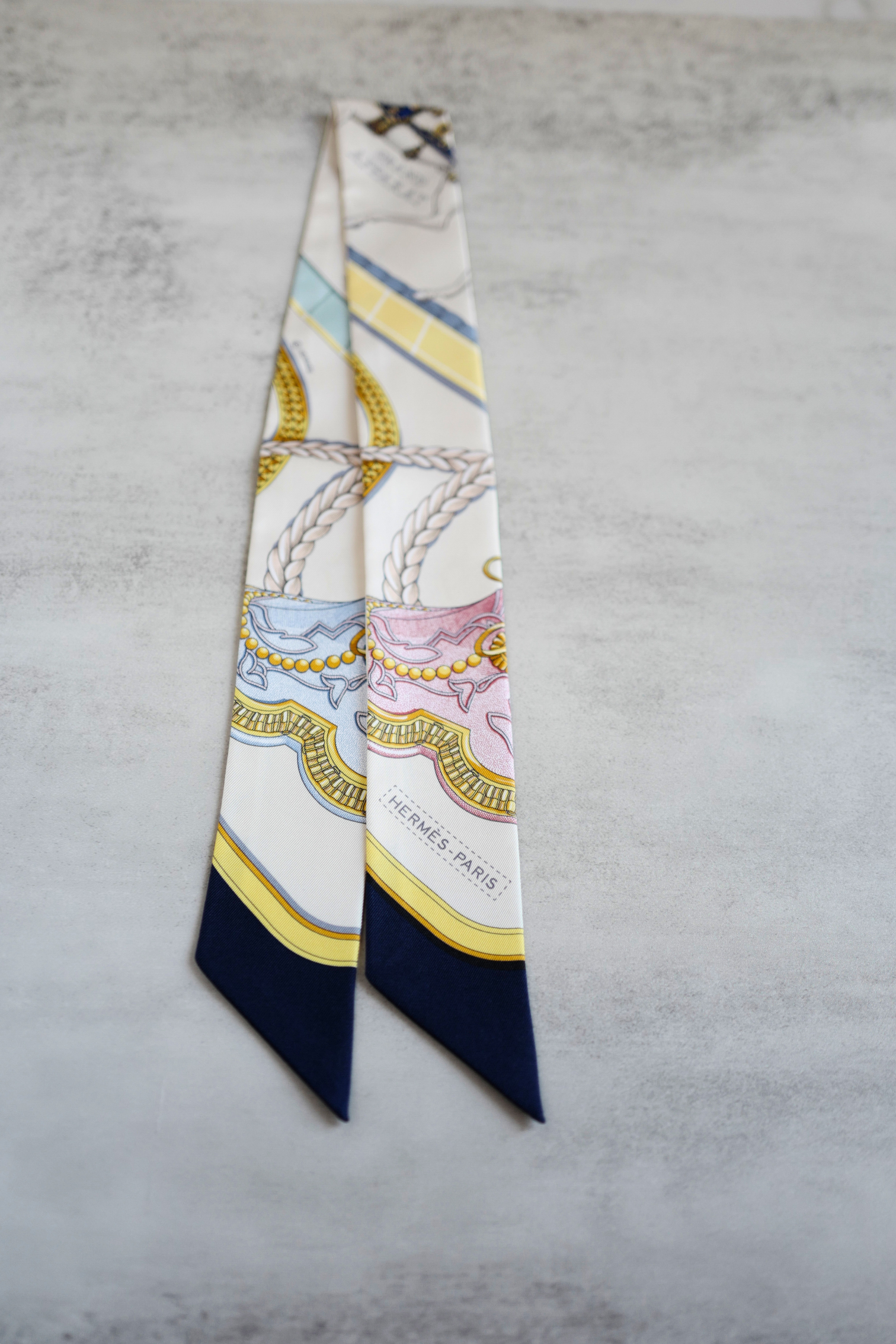 Hermès Twilly Grand Apparat Scarf Ivoire Marine Rose 100% Silk Twill