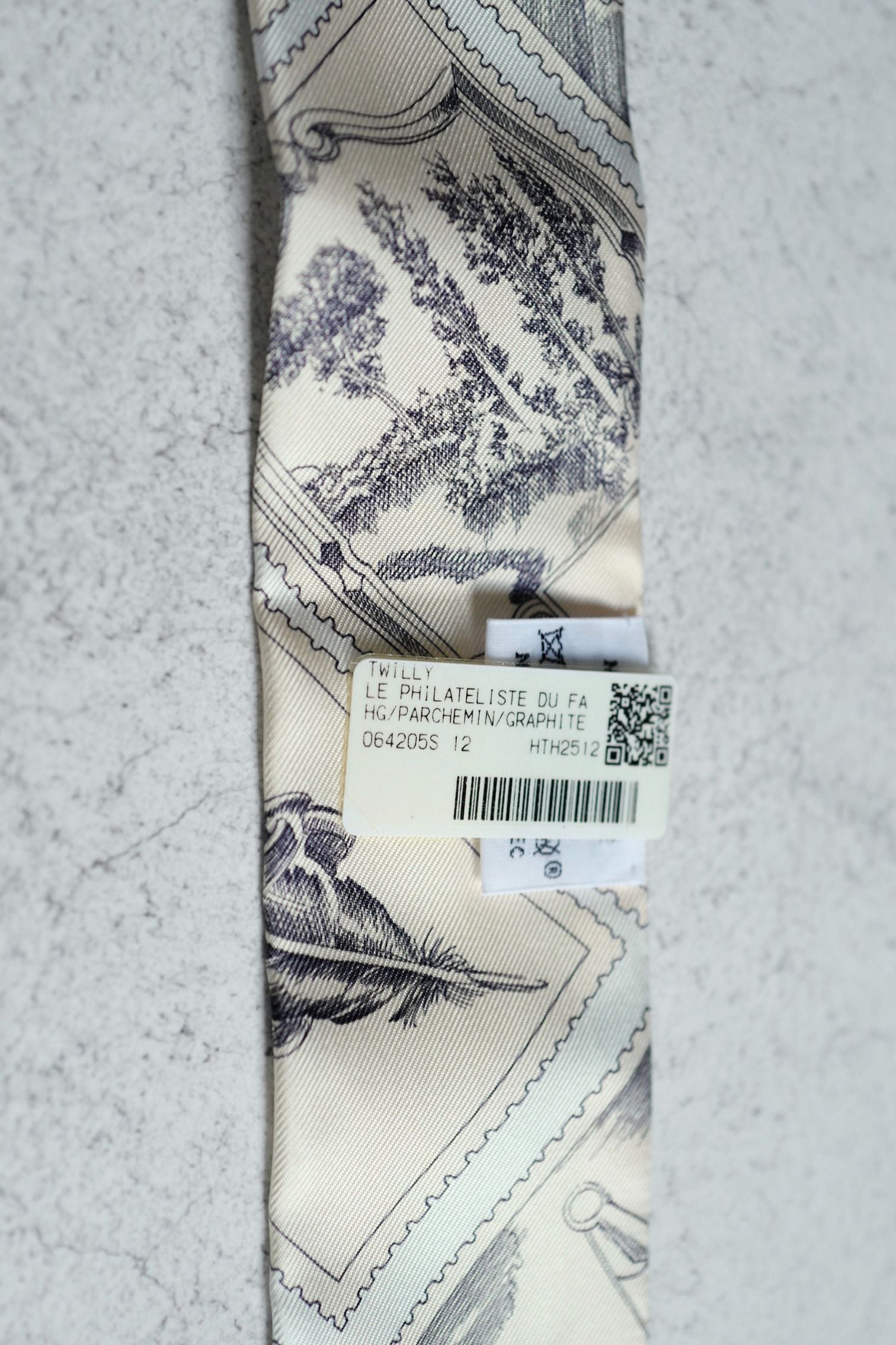 NEW Hermès Le Philateliste du Faubourg Twilly Parchemin / Graphite / Gris 100% Silk