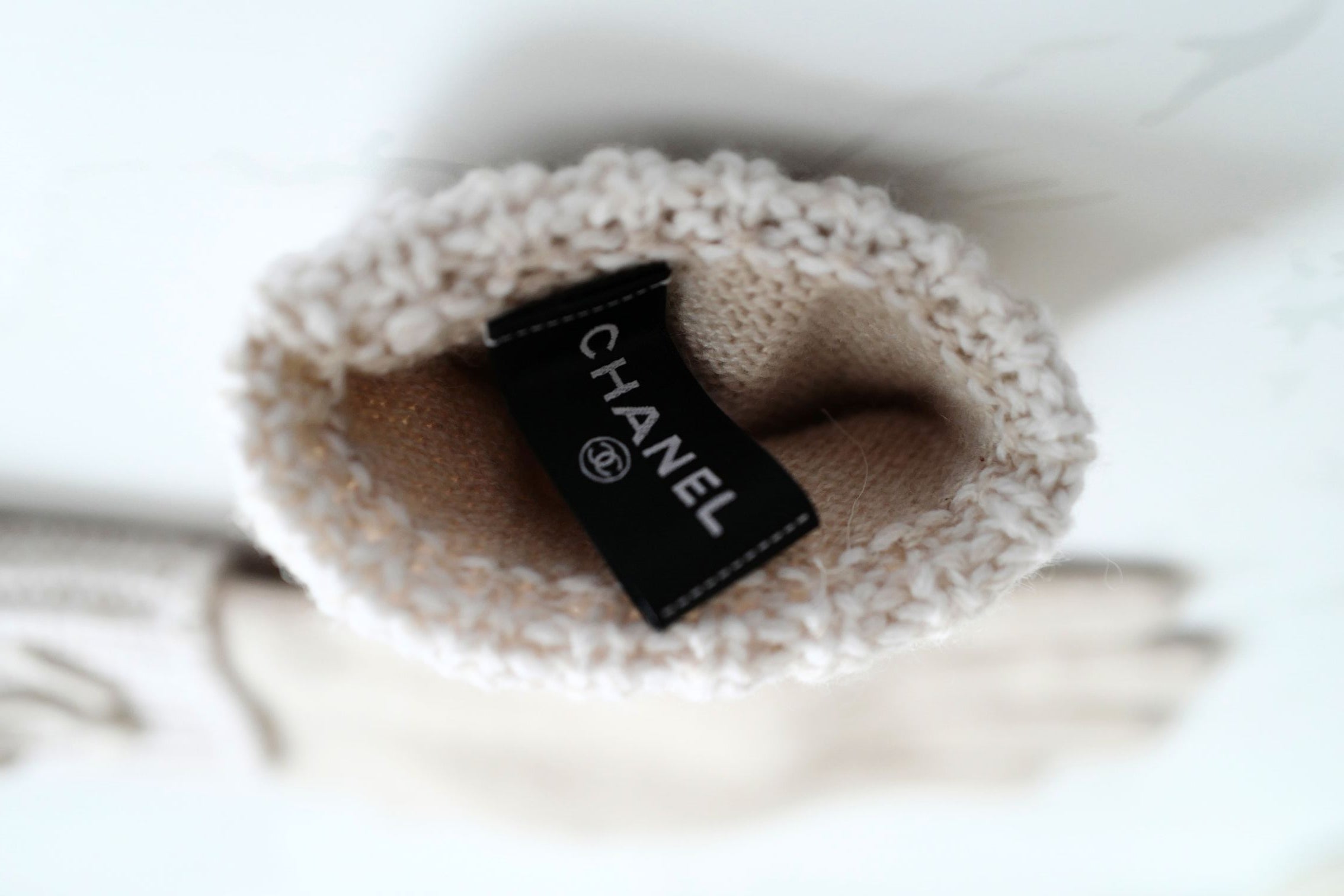 NEW Chanel Fall-Winter 2024/25 Knit Gloves CC Logo