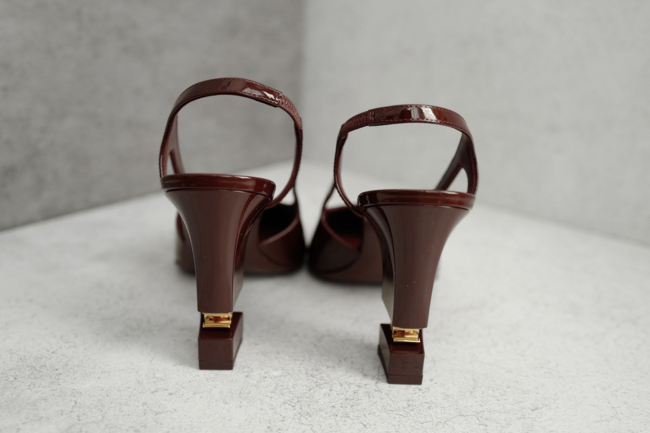 NEW Chanel 26A Métiers d’art Slingbacks Patent Calfskin Dark Burgundy Size 38