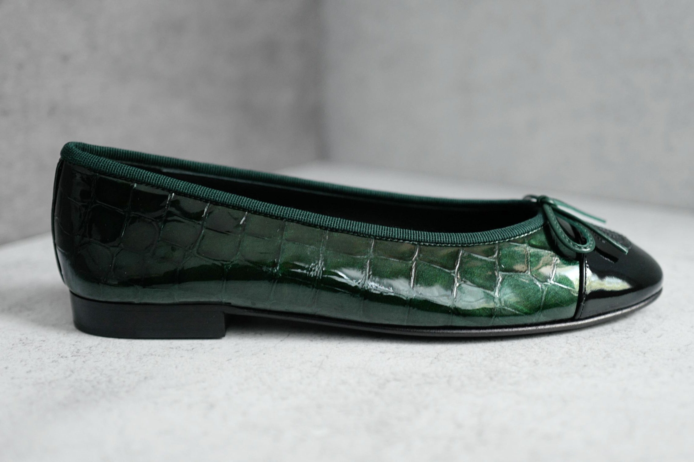 Chanel 26A Matthieu Blazy Ballet Flats Croc Patent Calfskin Dark Green Black 37