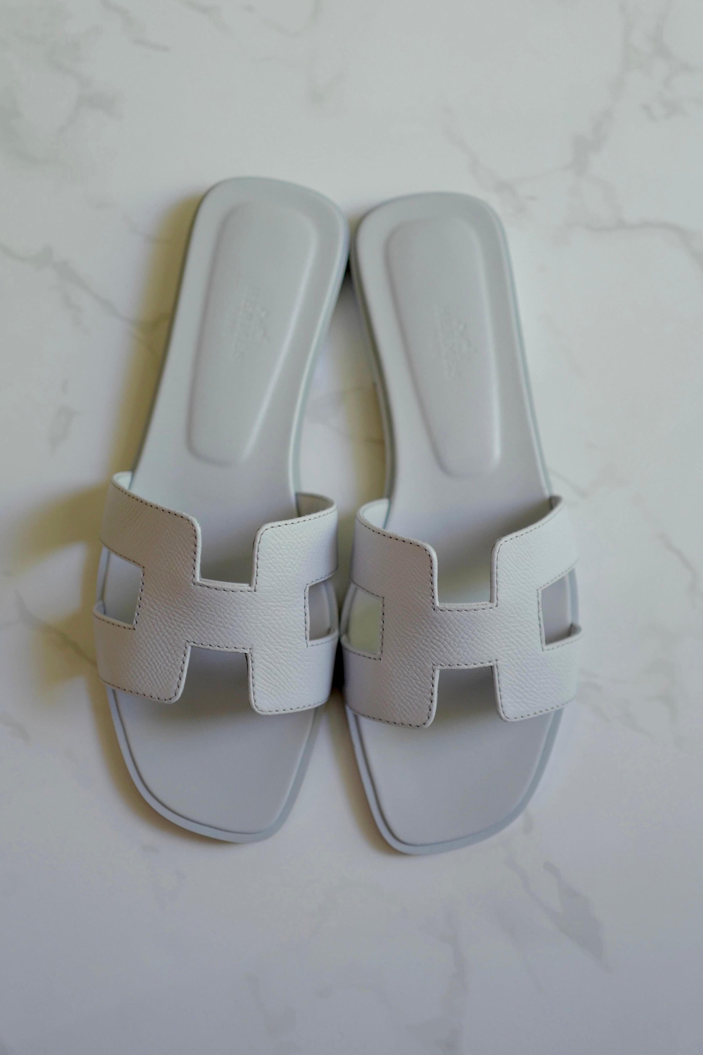 Brand New Hermès Oran Sandal in Ice Blue Bleu Brume Epsom Leather Size 38