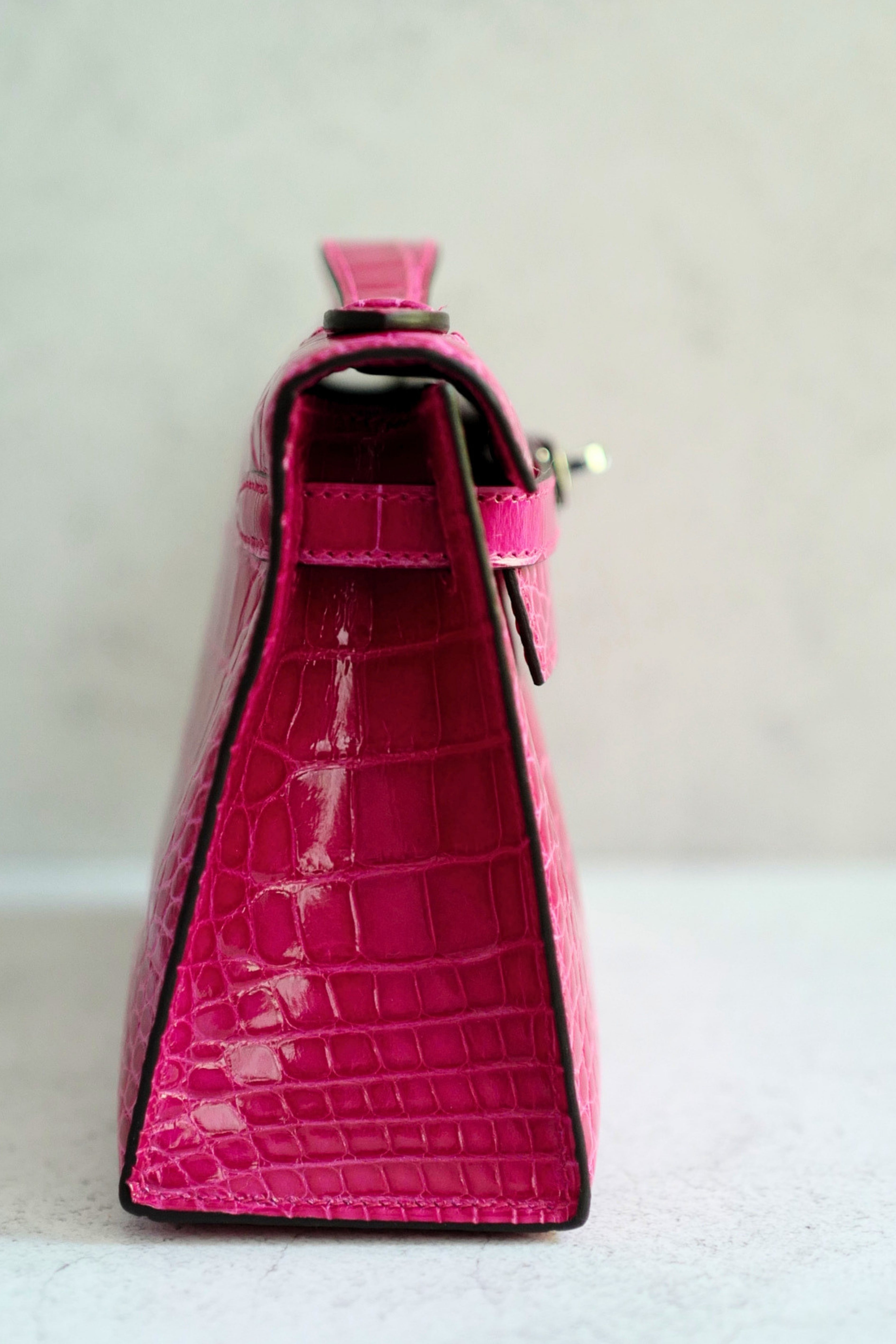 Hermès Kelly Mini Pochette Rose Mexico Alligator Mississippiensis Lisse PHW K Stamp