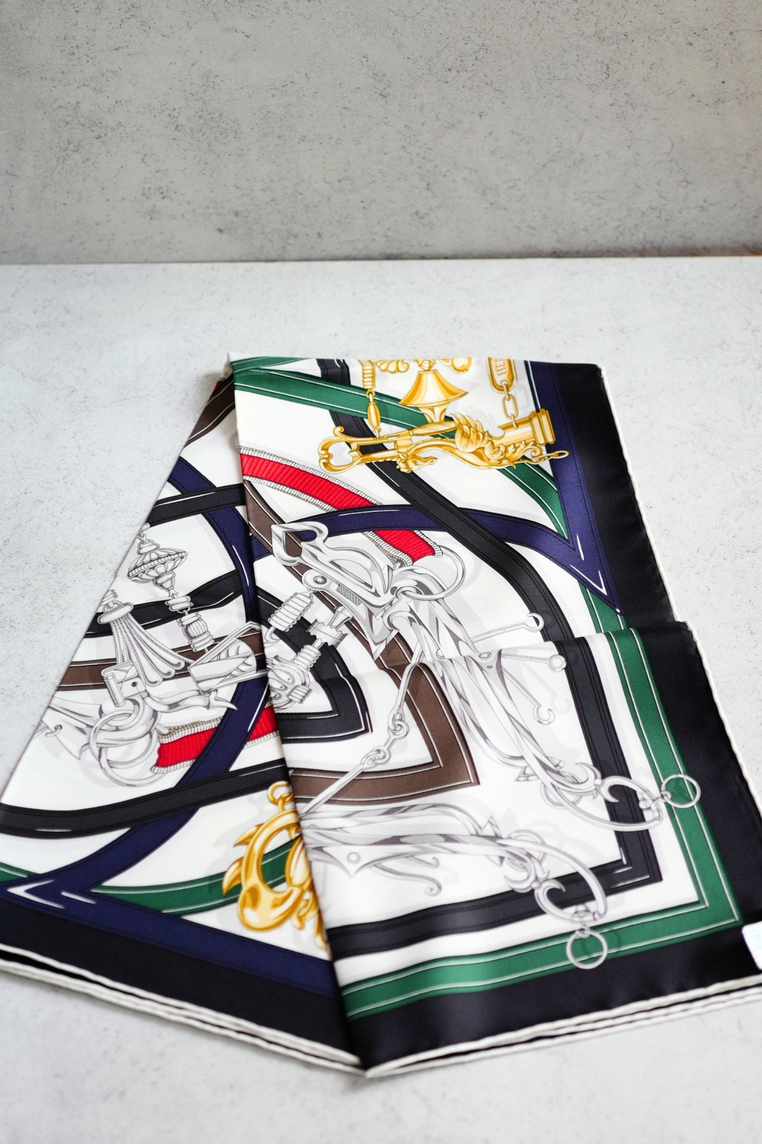 Hermès Harnais Legendaire Scarf Blanc/Vert Loden/Rouge Silk Twill 90