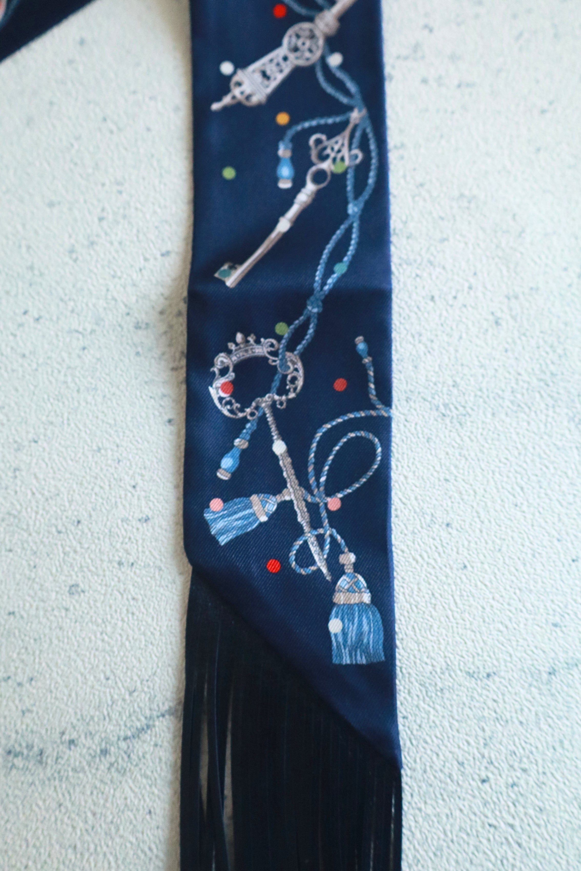 Hermes Twilly Les Cles a Pois Leather Fringes Bleu Marine/Gris Argent/Multicolor