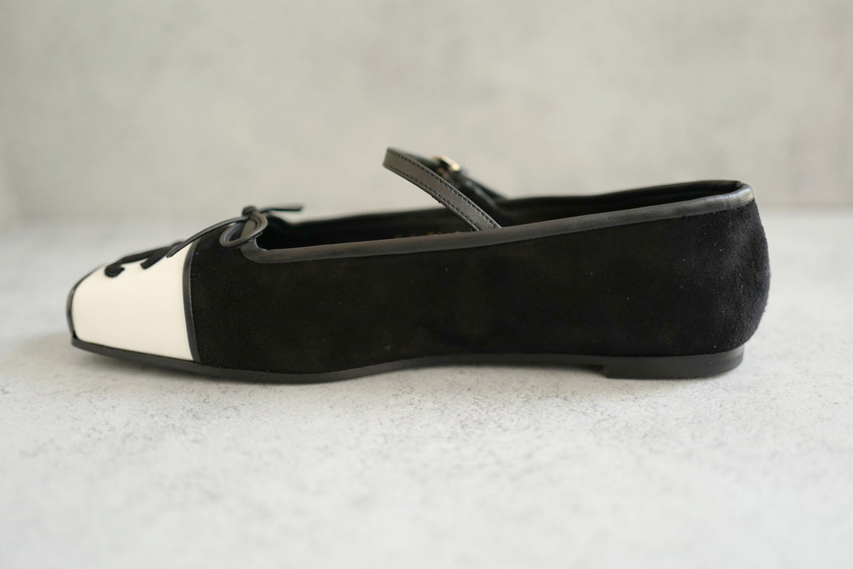 NEW Chanel 26K Flat Shoes Mary Jane  Black White Suede Goat &Calfskin Size 38.5