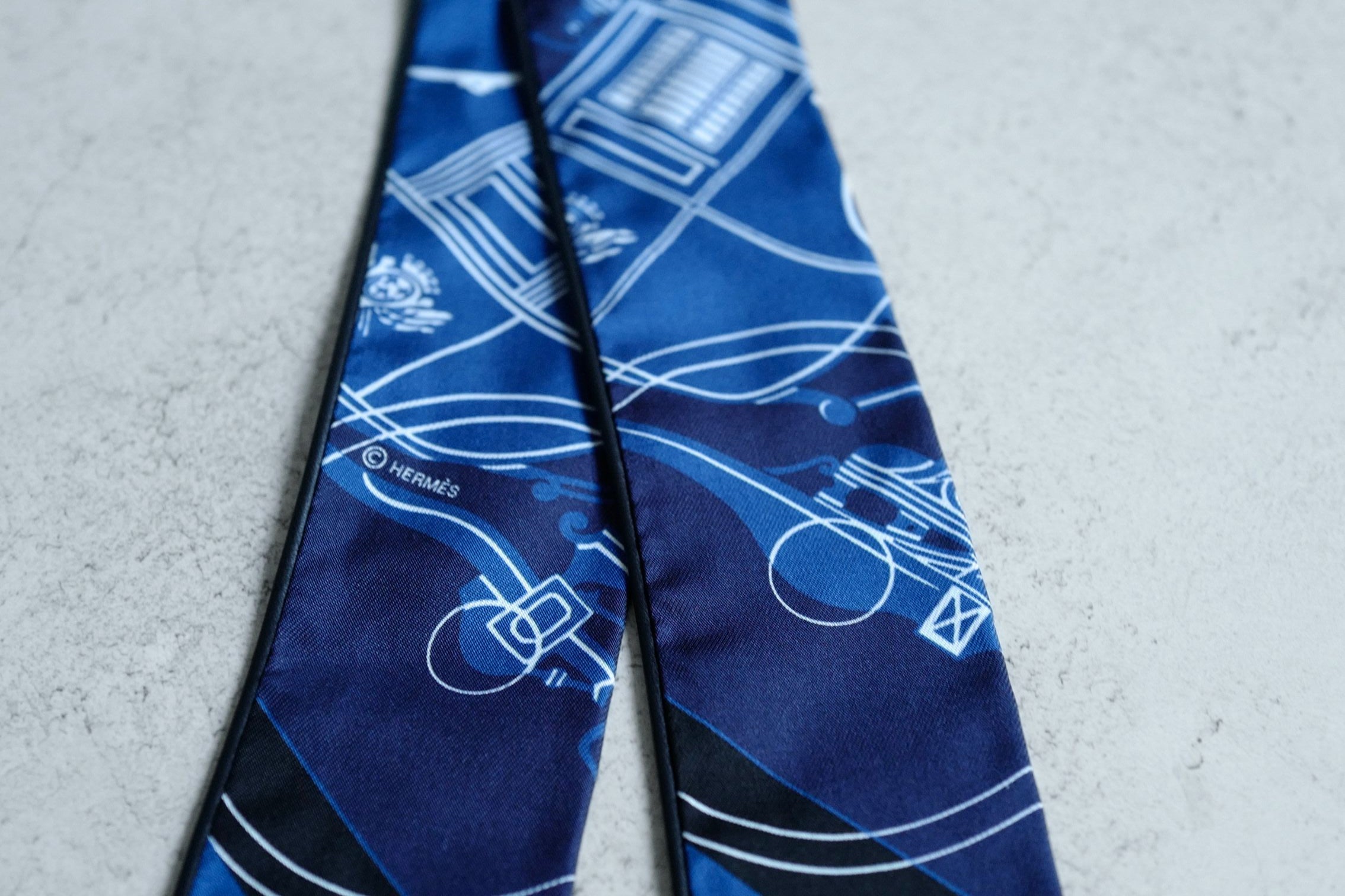 Hermès Ex-Libris Forever Twilly Noir / Marine / Blanc 100% Silk