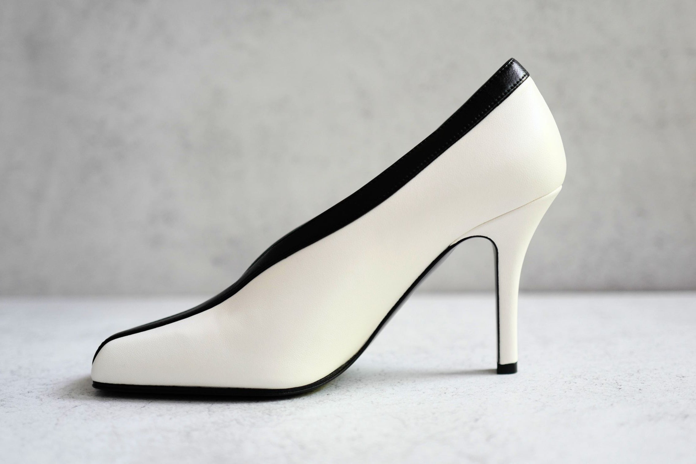 Chanel 26S Pumps Matthieu Blazy's White Lambskin Size 36.5c