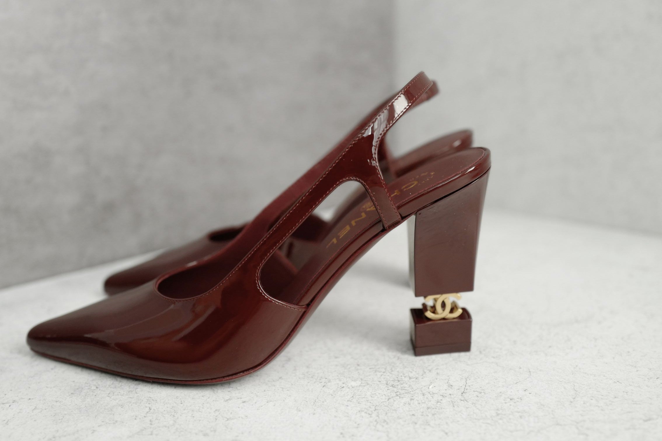 NEW Chanel 26A Métiers d’art Slingbacks Patent Calfskin Dark Burgundy Size 38