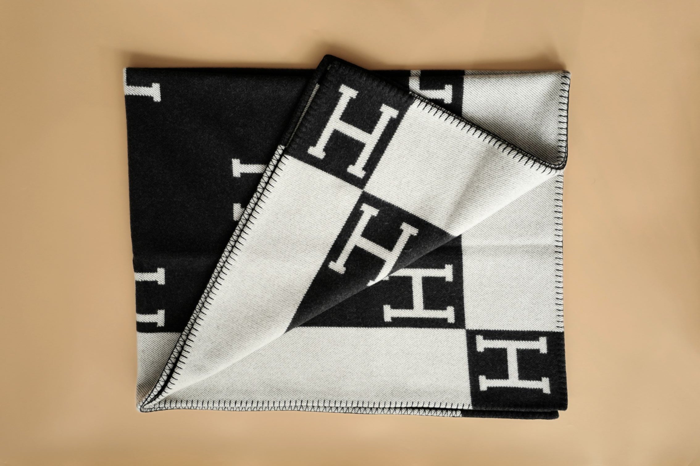 NEW Hermes Avalon Throw Blanket Ecru Gris Foncé Jacquard Merino Wool Cashmere