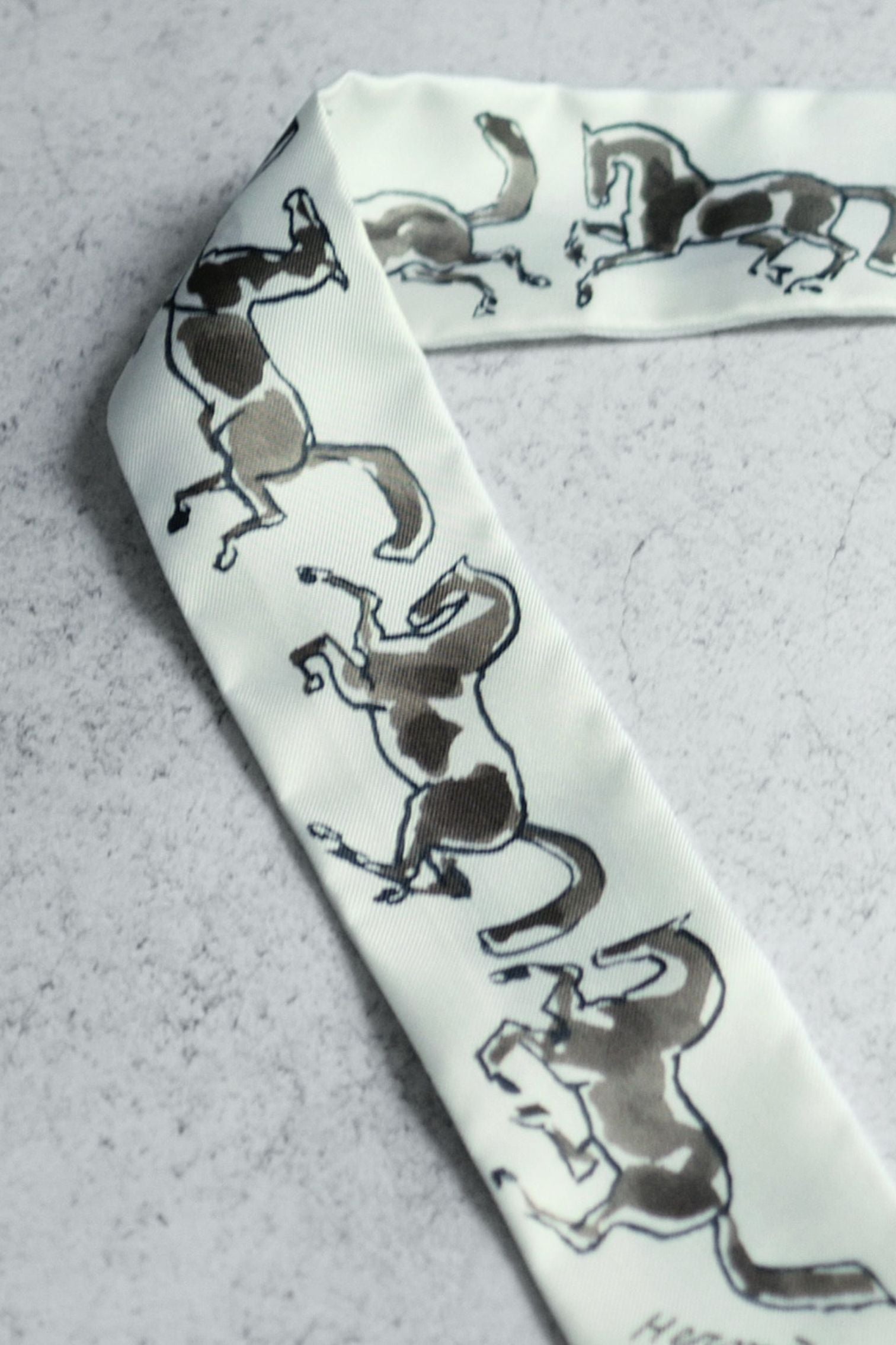 Hermès Chevaux en Liberte Twilly Blanc / Vert de Gris / Bronze 100% Silk