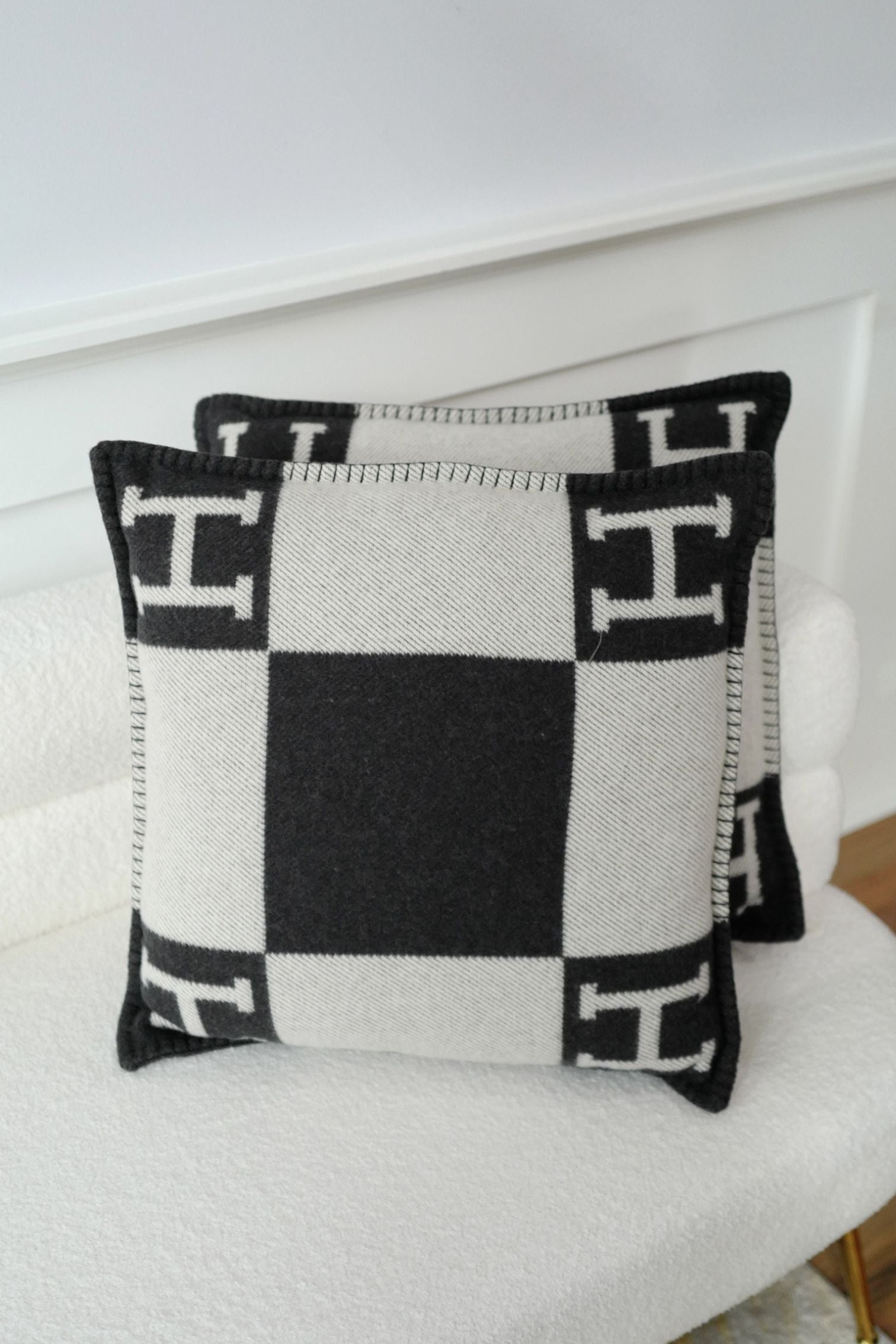 NEW Hermes Avalon Pillow  Small Model Ecru Gris Fonce Jacquard Wool Cashmere
