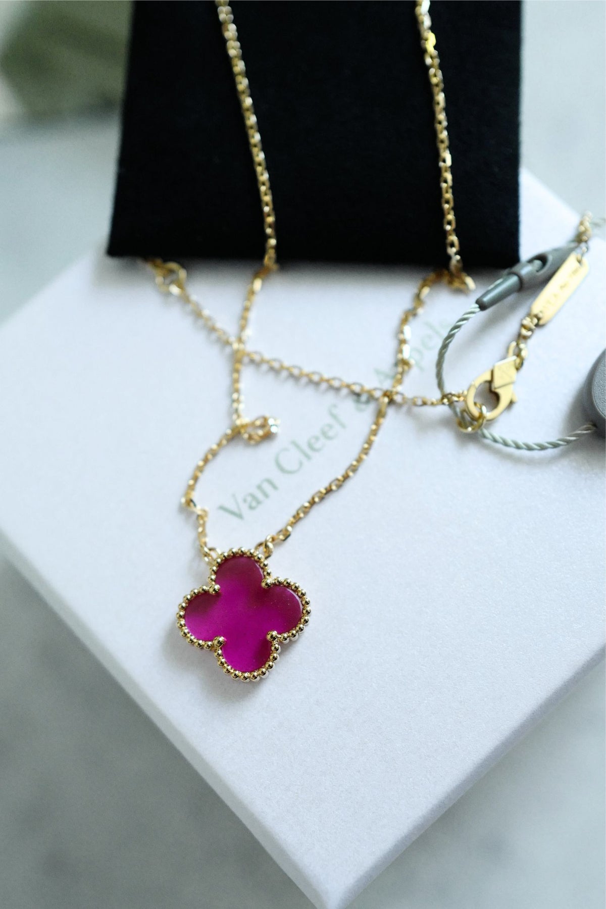 NEW Van Cleef & Arpels Vintage Alhambra Pink Pendant Necklace 18k Yellow Gold