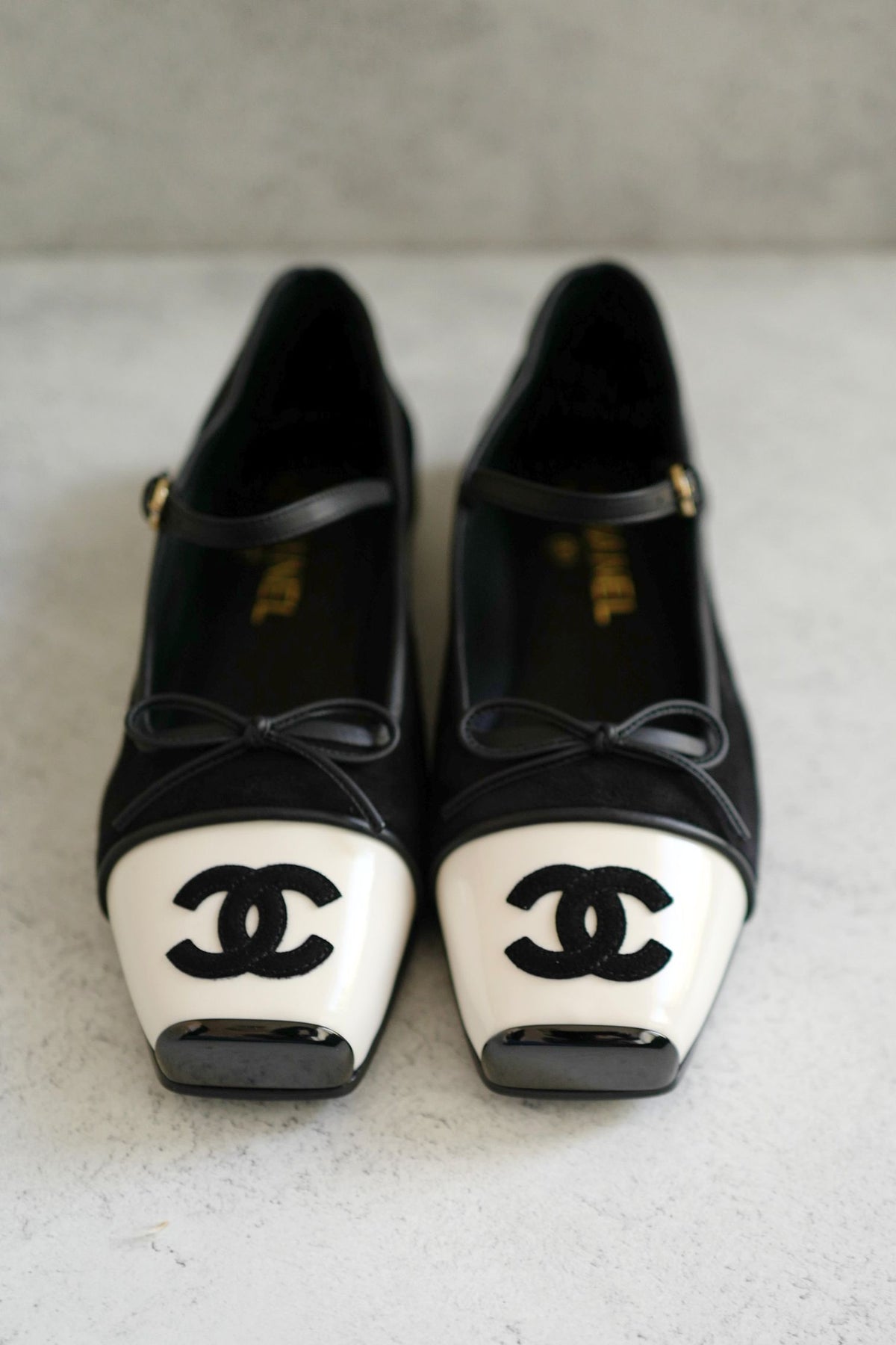 NEW Chanel 26K Flat Shoes Mary Jane  Black White Suede Goat &Calfskin Size 38.5