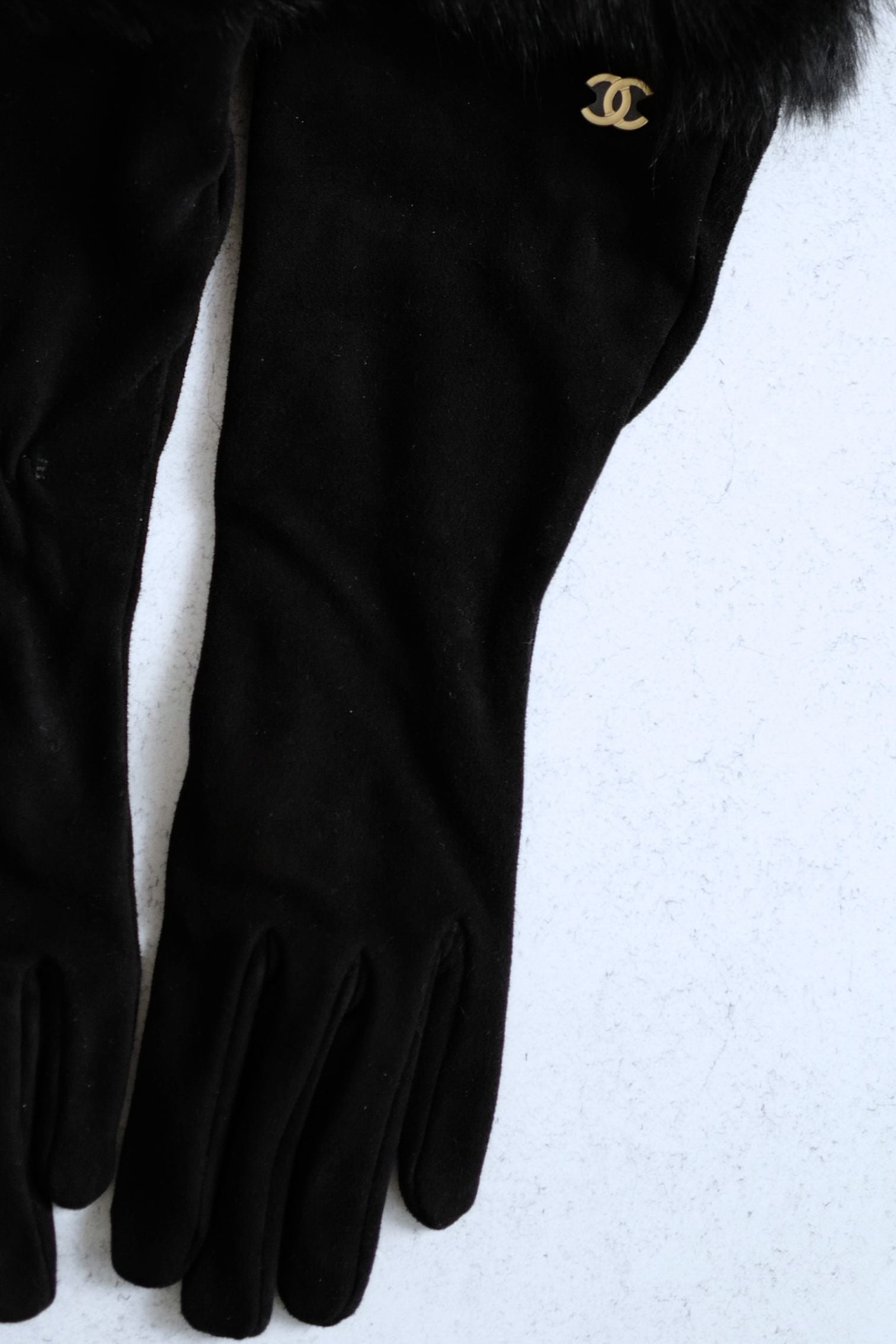 Chanel Black Suede Leather Gloves Fur Trim Gold CC Size 7.5