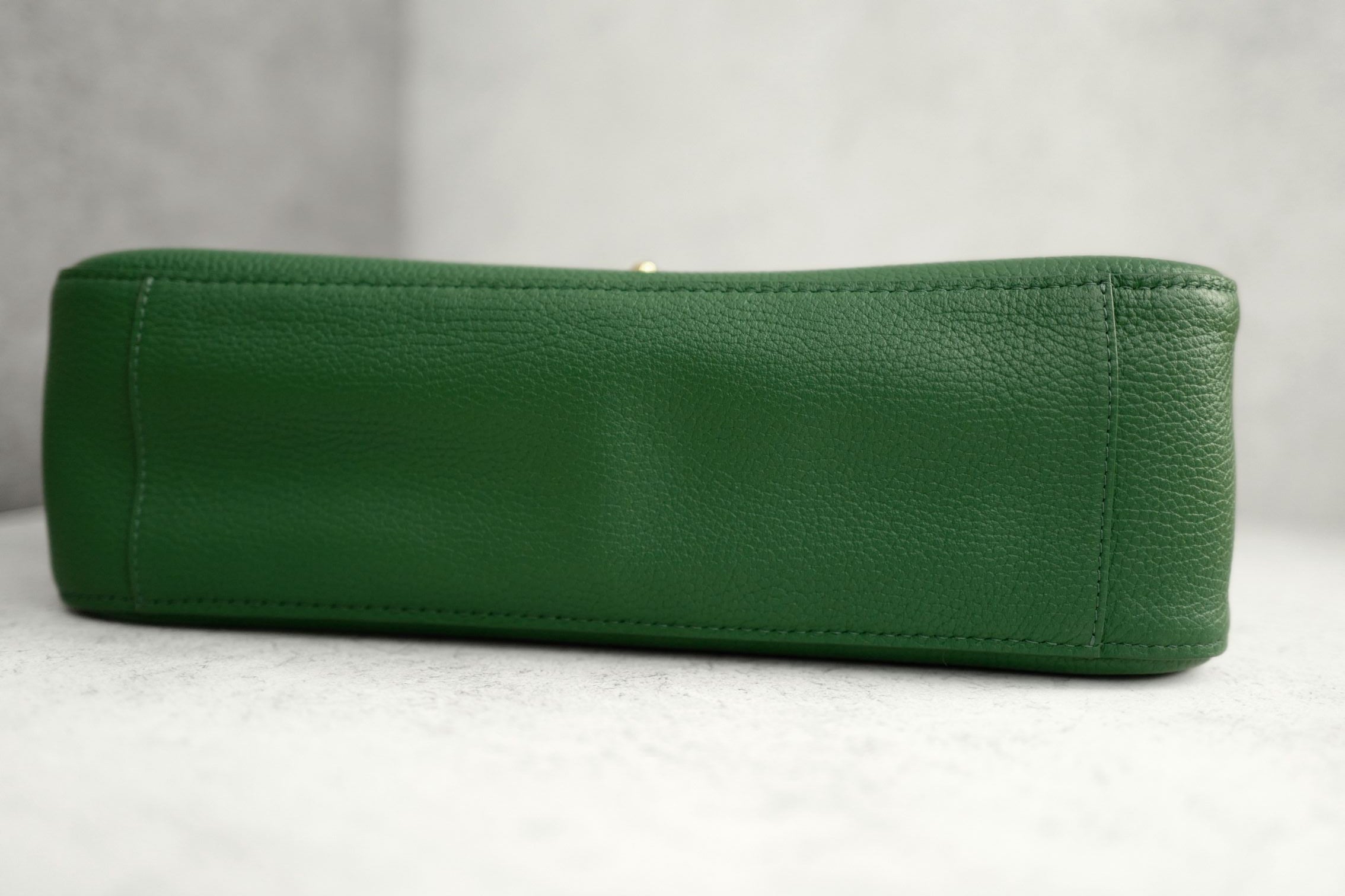 Chanel 26A Maxi 32 Flapbag "Matthieu Blazy" Green Grained Calfskin Gold Hardware