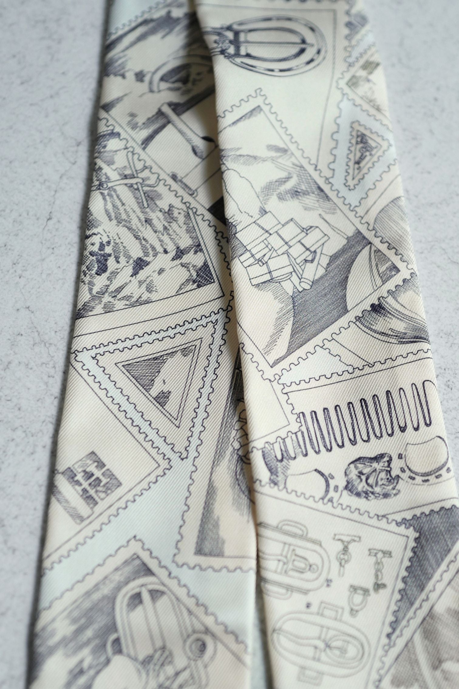 NEW Hermès Le Philateliste du Faubourg Twilly Parchemin / Graphite / Gris 100% Silk