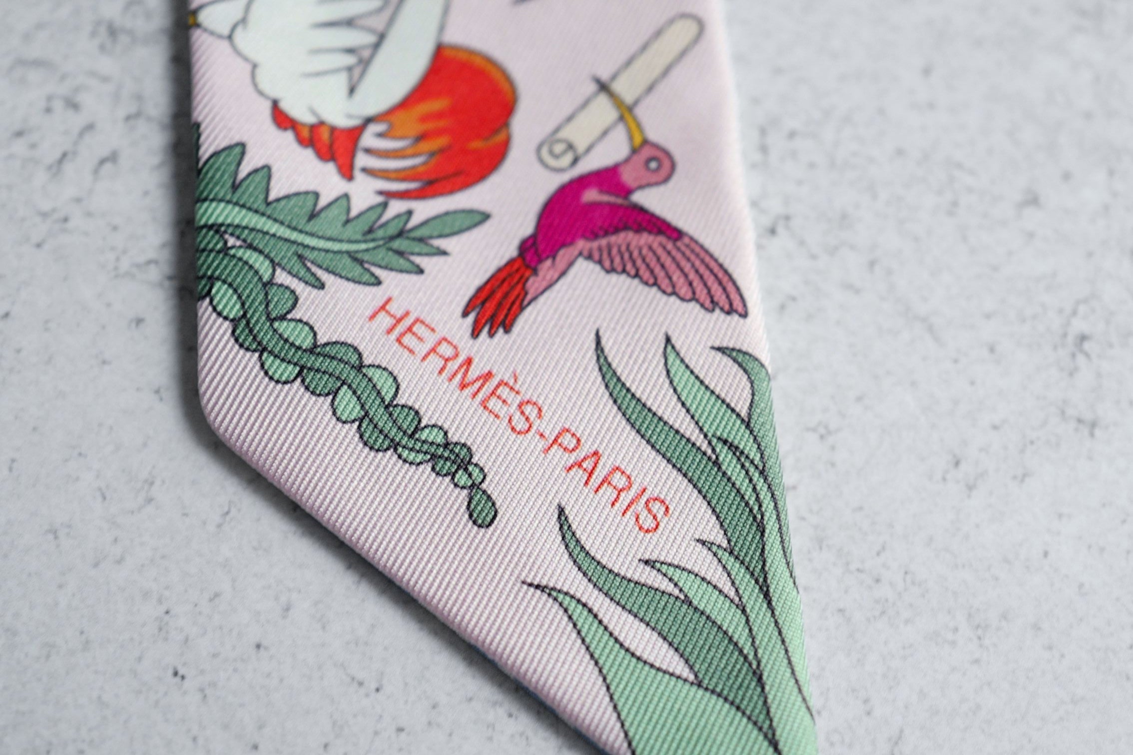 Hermès Academia Hippica Twilly Rose Nacre / Vert Amande / Multicolore 100% Silk