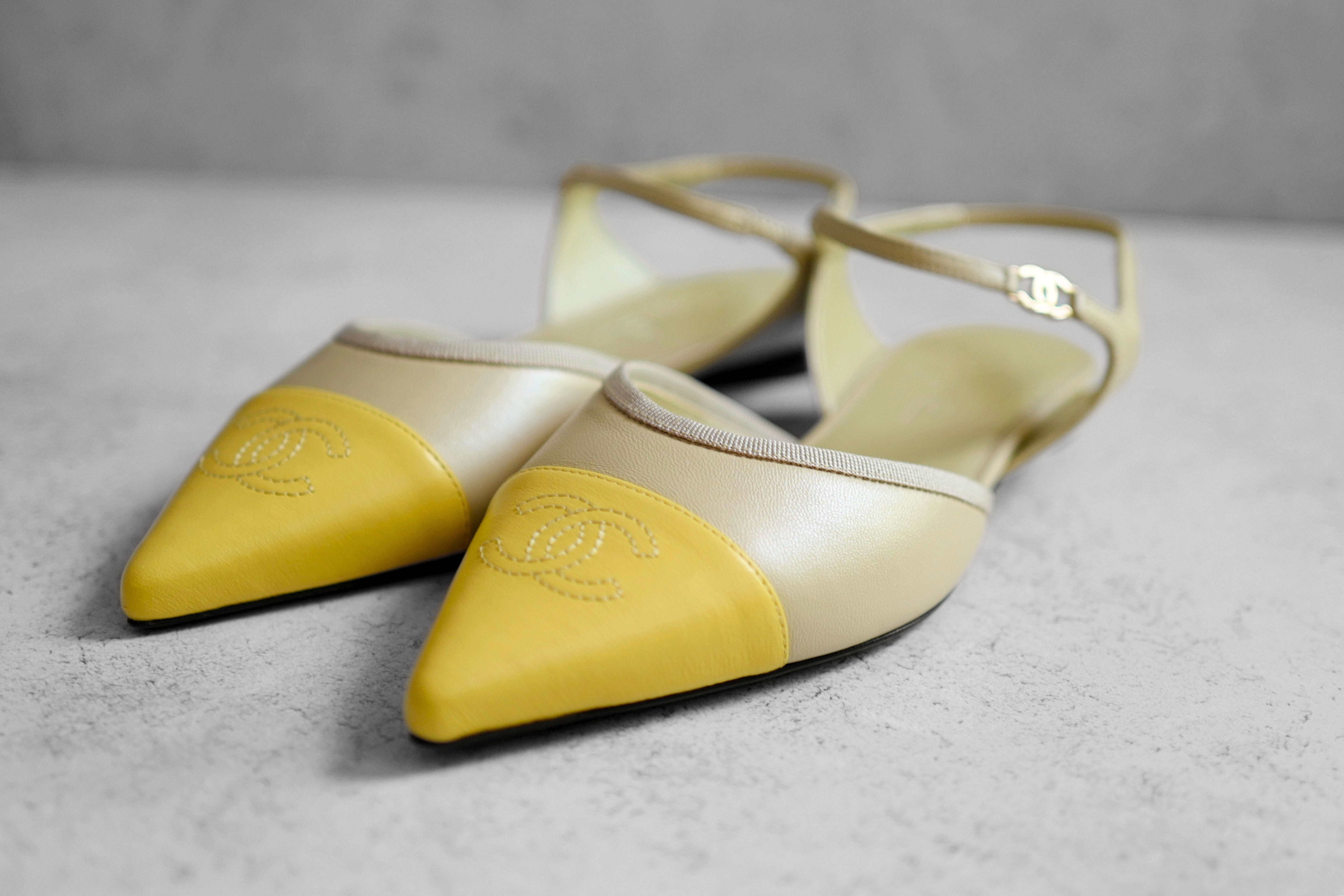 Chanel 26S Slingbacks Light Khaki Yellow Iridescent Lambskin Size 37.5