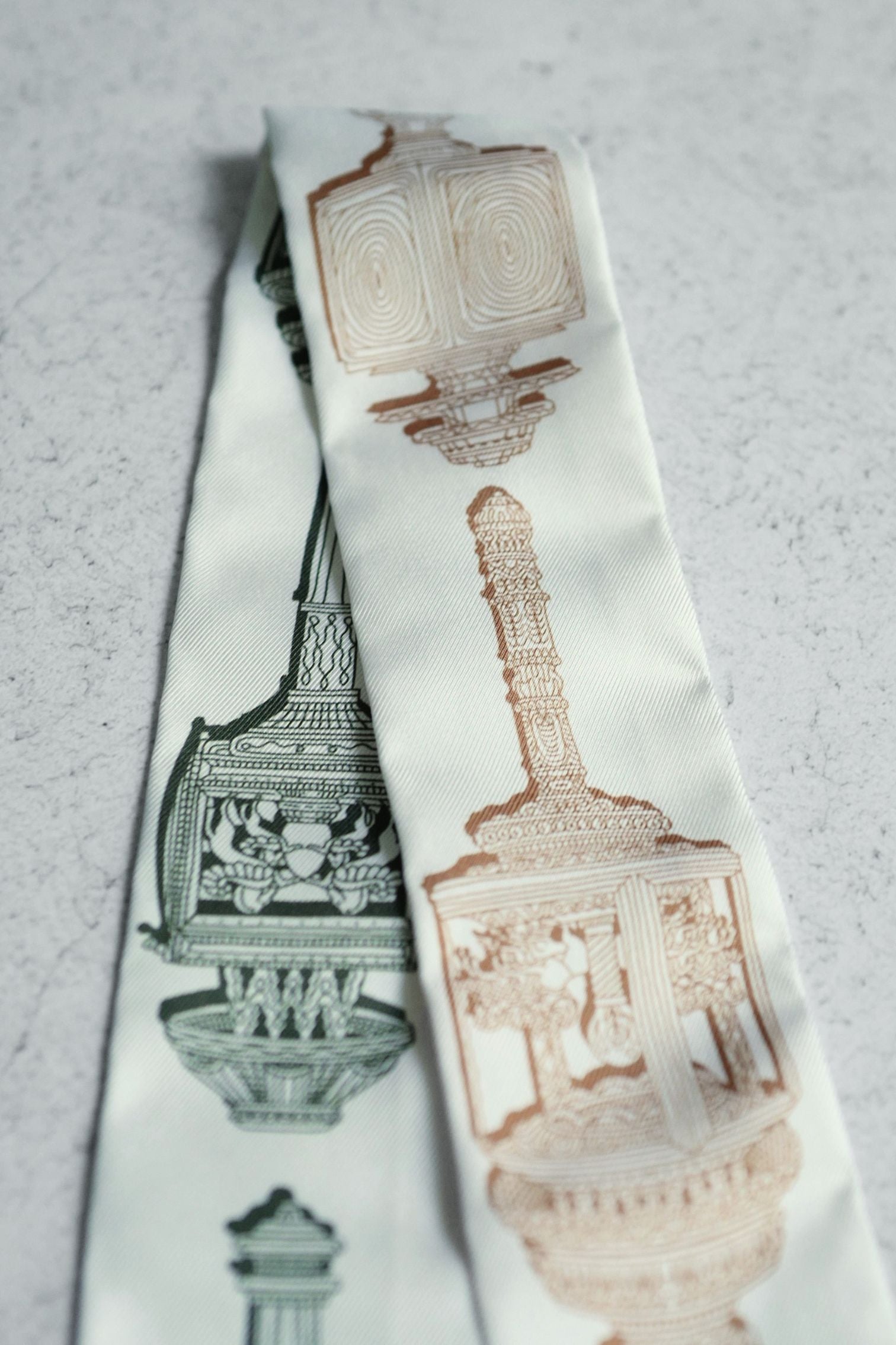 NEW Hermès Merveilleuses Lanternes Twilly Crème / Caramel / Kaki 100% Silk