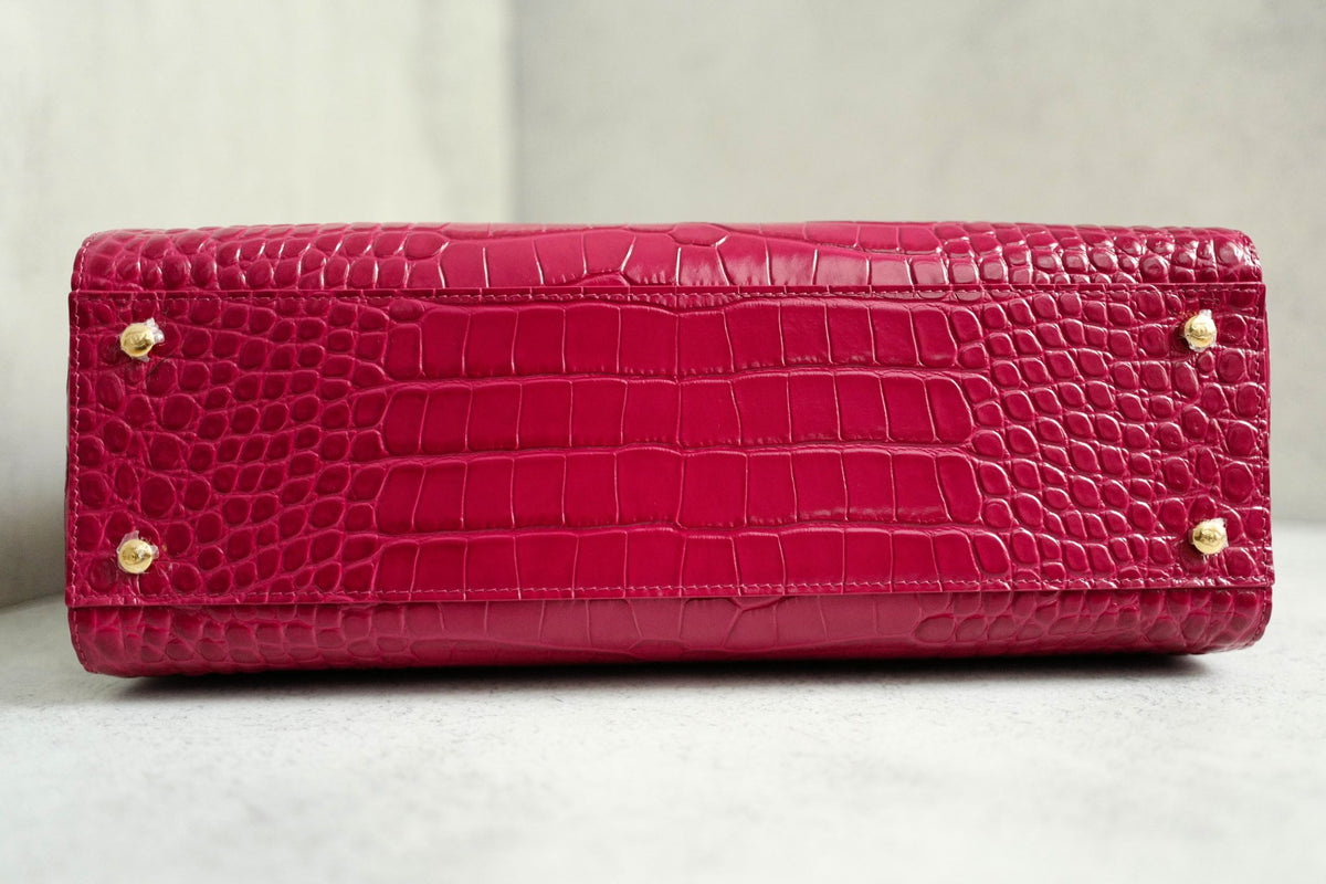 NEW Chanel 26K Matthieu Blazy's Small Tote Fuchsia Croc Embossed Calfskin GHW