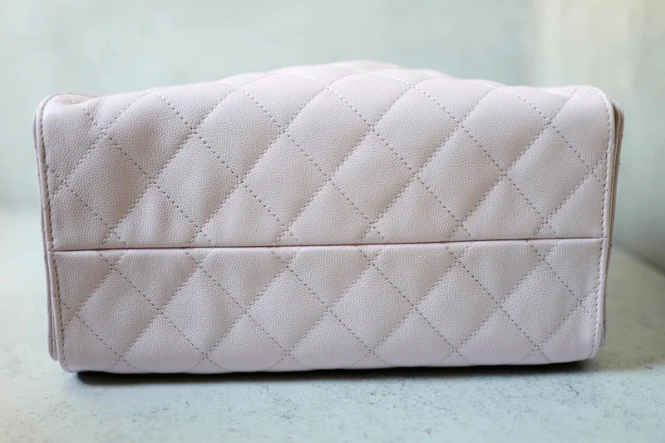BNIB Chanel 25K Small Hobo Bag Lilac Grained Calfskin with Gold Hardware