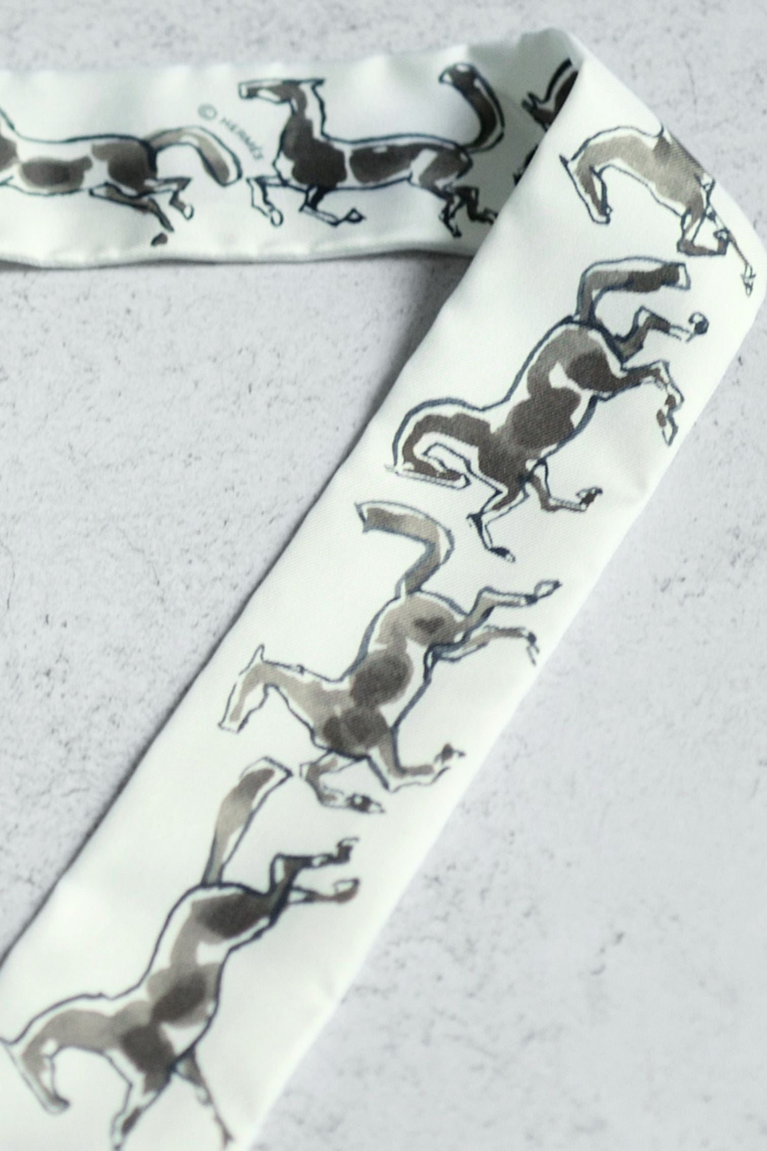 Hermès Chevaux en Liberte Twilly Blanc / Vert de Gris / Bronze 100% Silk