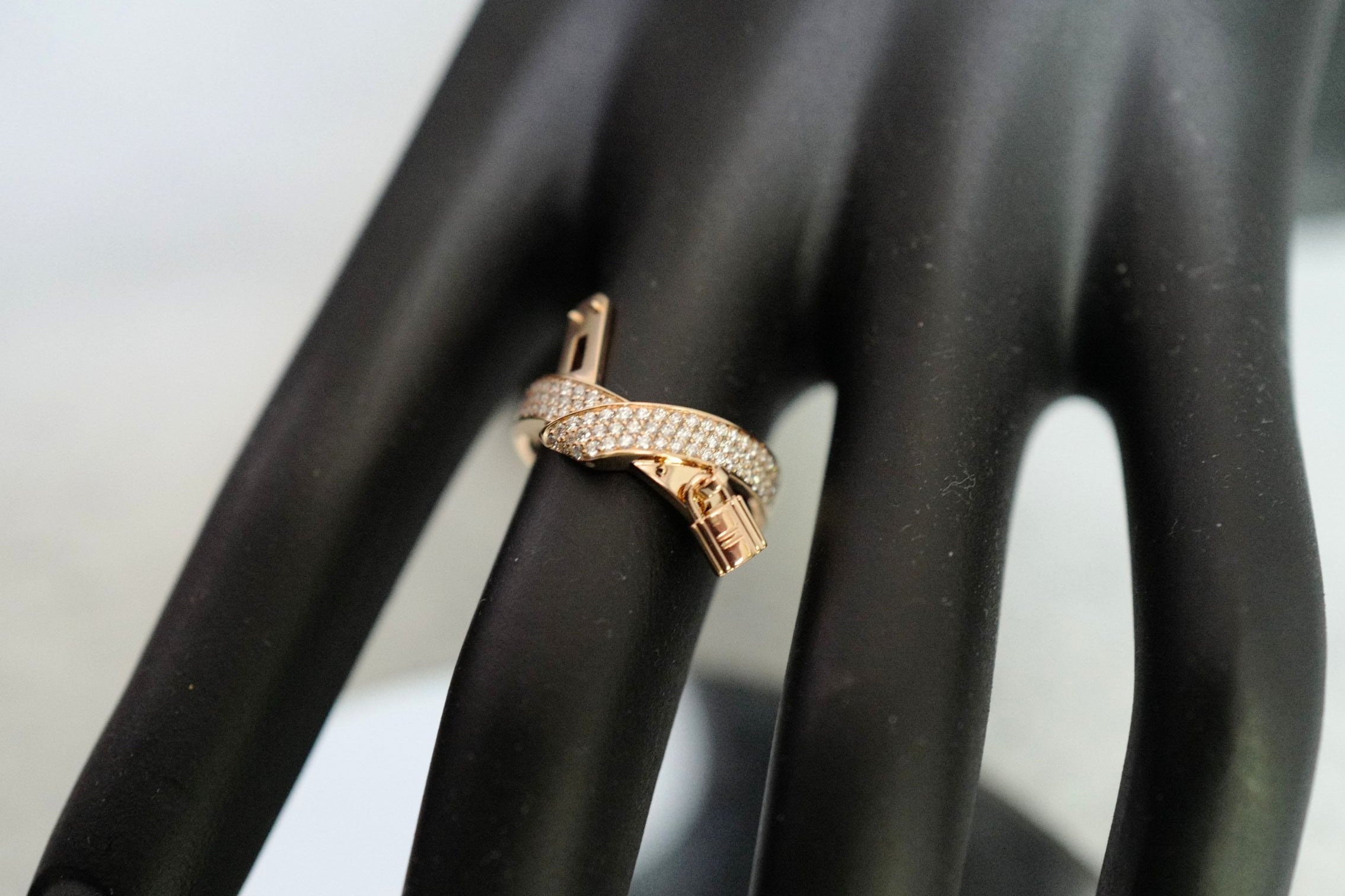 Hermès Kelly Gavroche Ring 18K Rose Gold 94 Diamonds Size 53