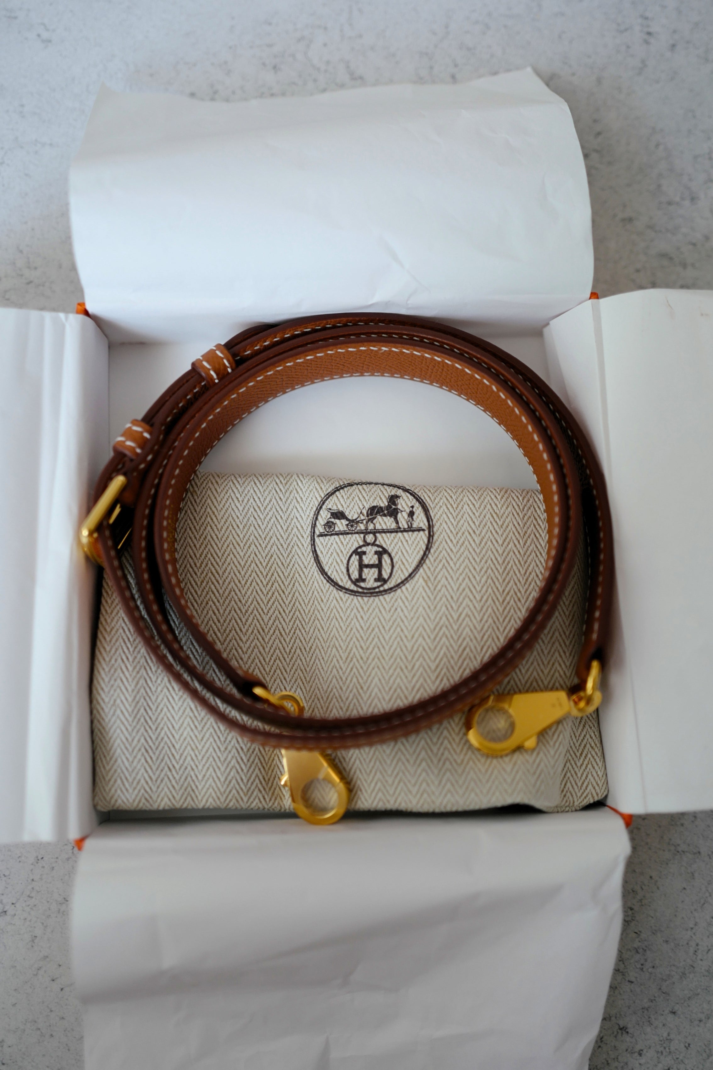 HERMES ゴールド バンドリング 箱付き NEW Hermès Adjustable Strap 20mm 85-105 cm Bag Strap Gold Epsom Leathe