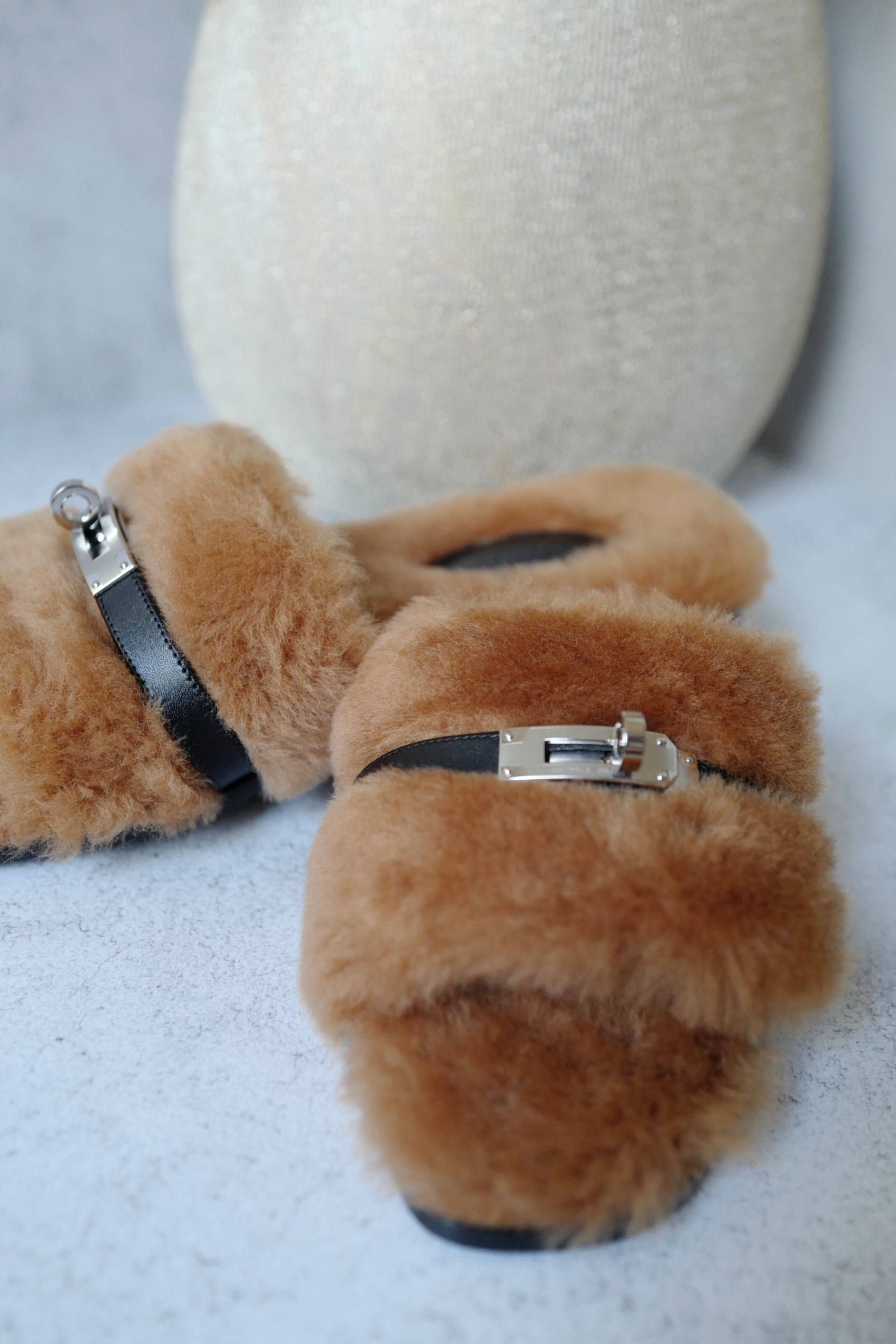 BNIB Hermès Giulia Sandals Shearling & Calfskin Naturel/Noir Palladium 38.5