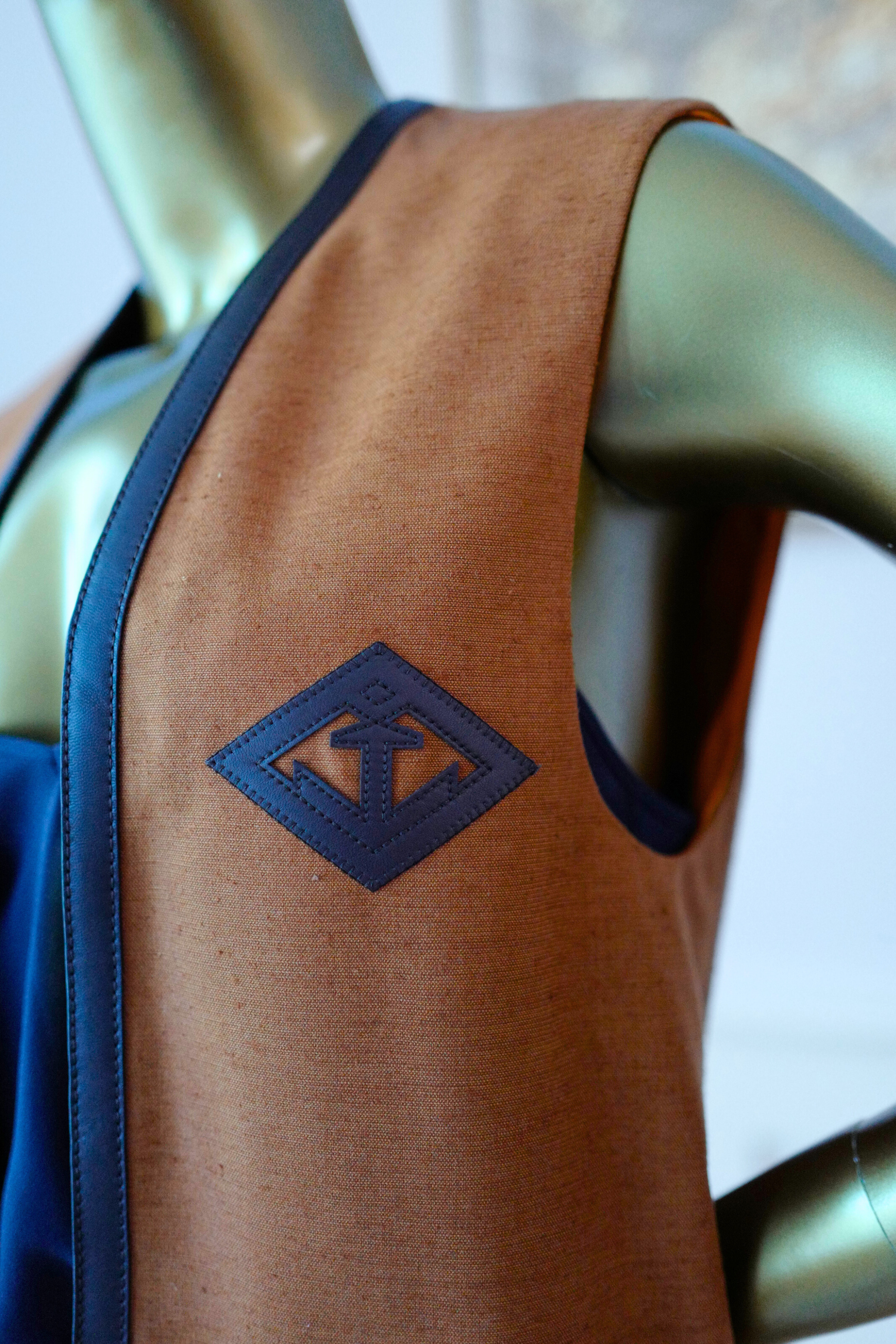 Hermès Women’s Limited Re-edition Outdoor Jacket Reversible Marron Muscade Silk Shantung Size 36 with Nappa Lambskin Trim