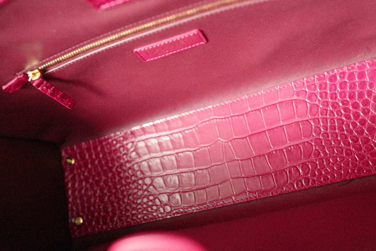 NEW Chanel 26K Matthieu Blazy's Small Tote Fuchsia Croc Embossed Calfskin GHW