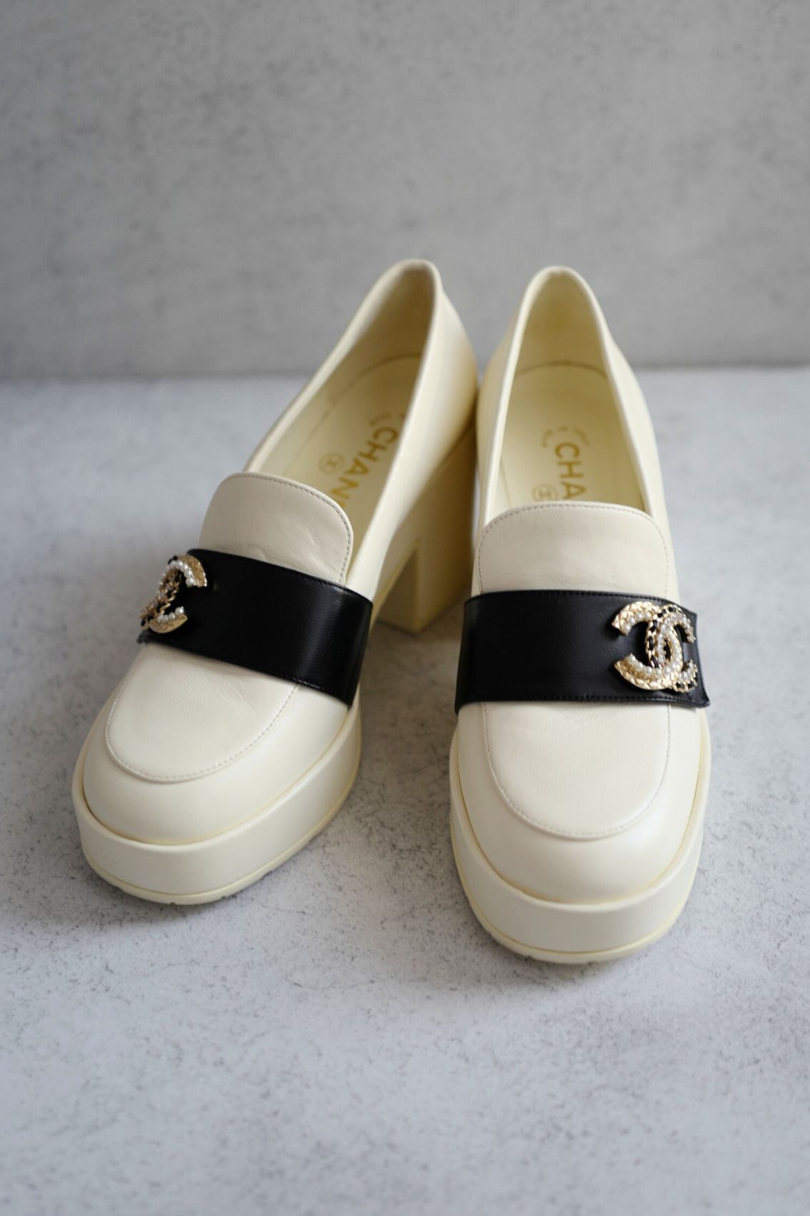 BNIB CHANEL 23C Ivory/Black Crystal CC Logo Moccasin Loafers 37.5
