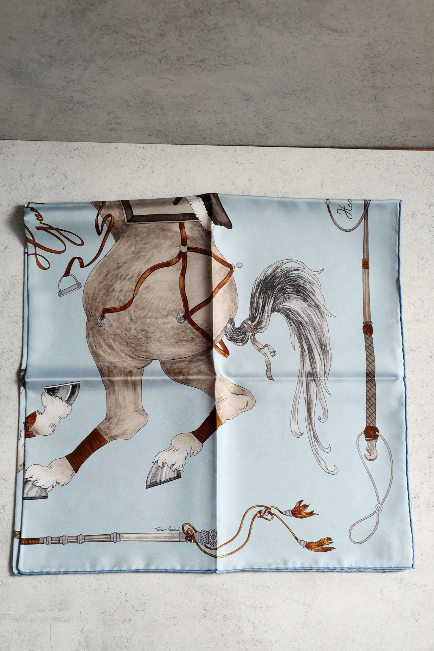 Hermès Grand Galop Scarf 90 Bleu Ciel / Gris / Cuir 100% Silk