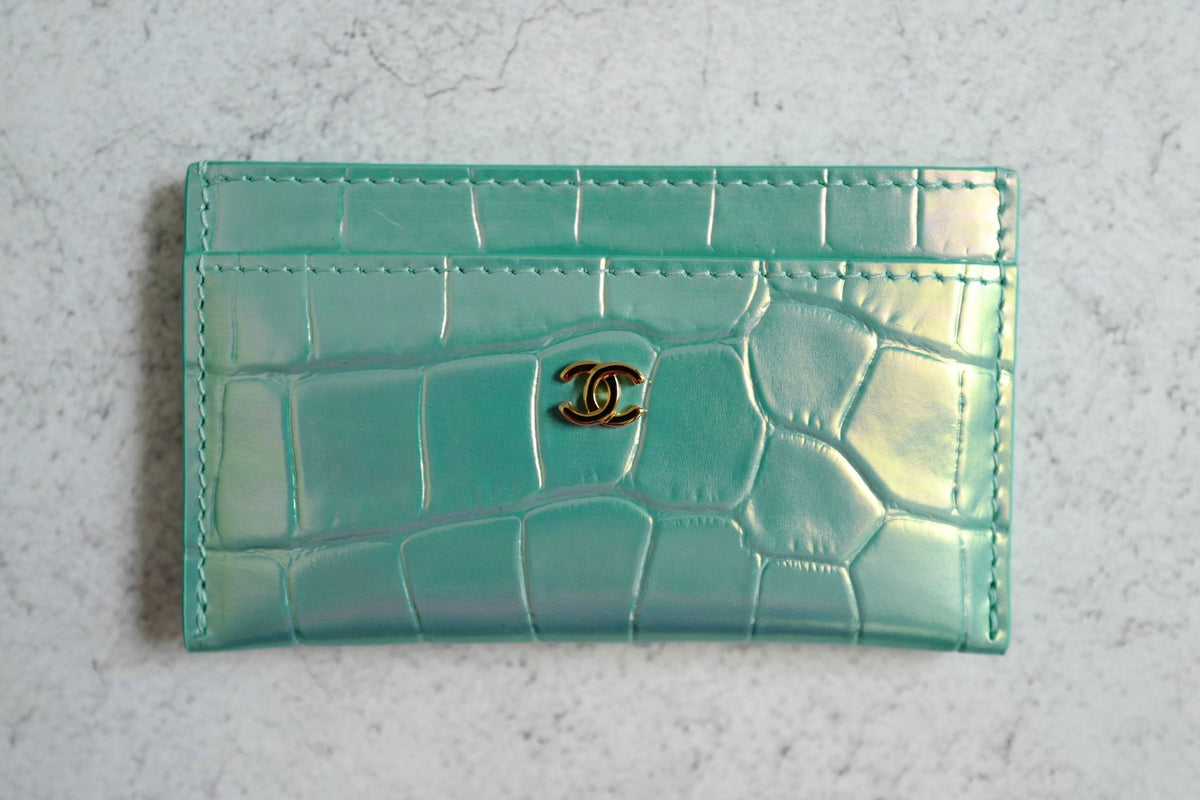 New Chanel 26K Matthieu Blazy's Card Holder Croc Embossed Iridescent Turquoise Green Calfskin GHW