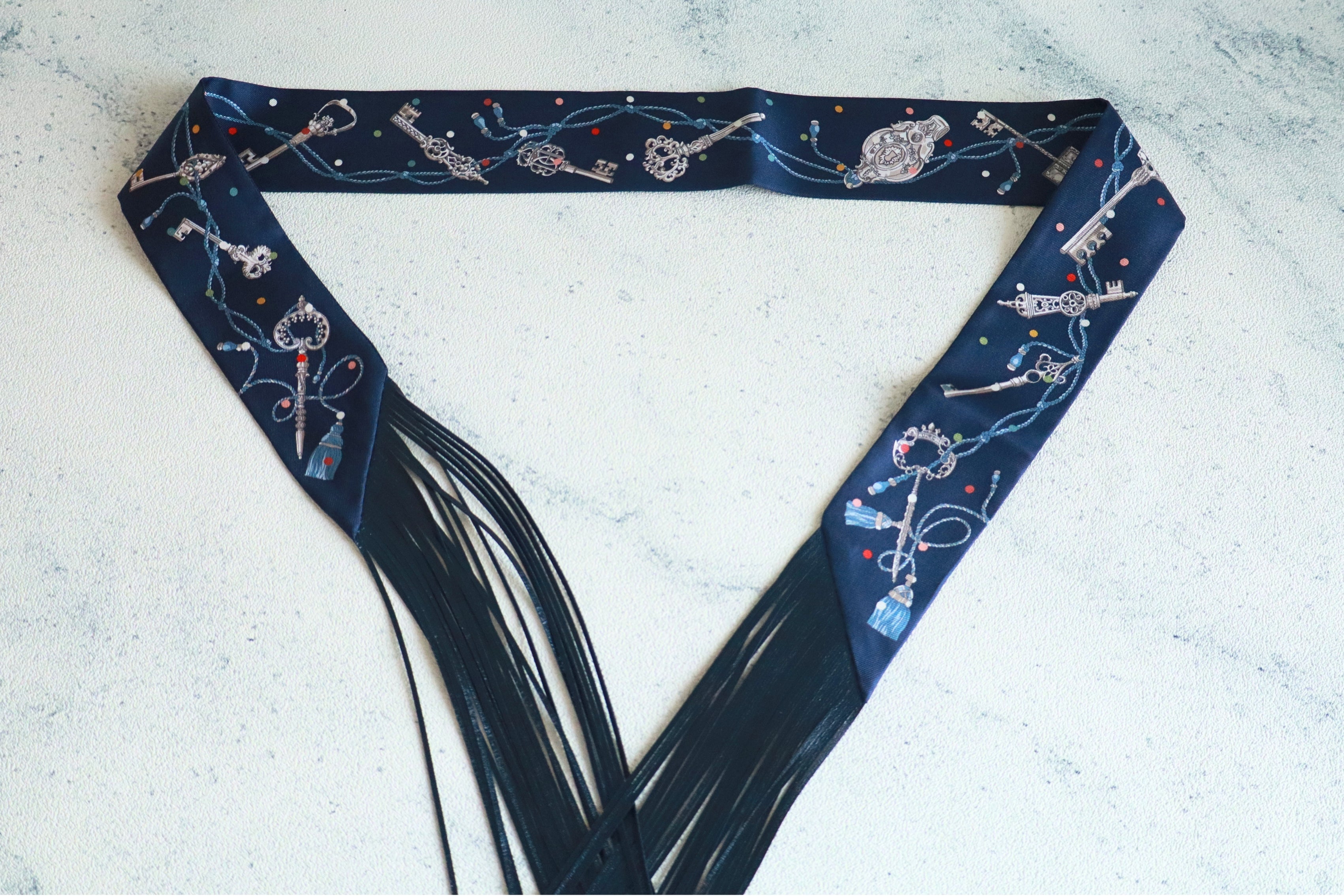Hermes Twilly Les Cles a Pois Leather Fringes Bleu Marine/Gris Argent/Multicolor