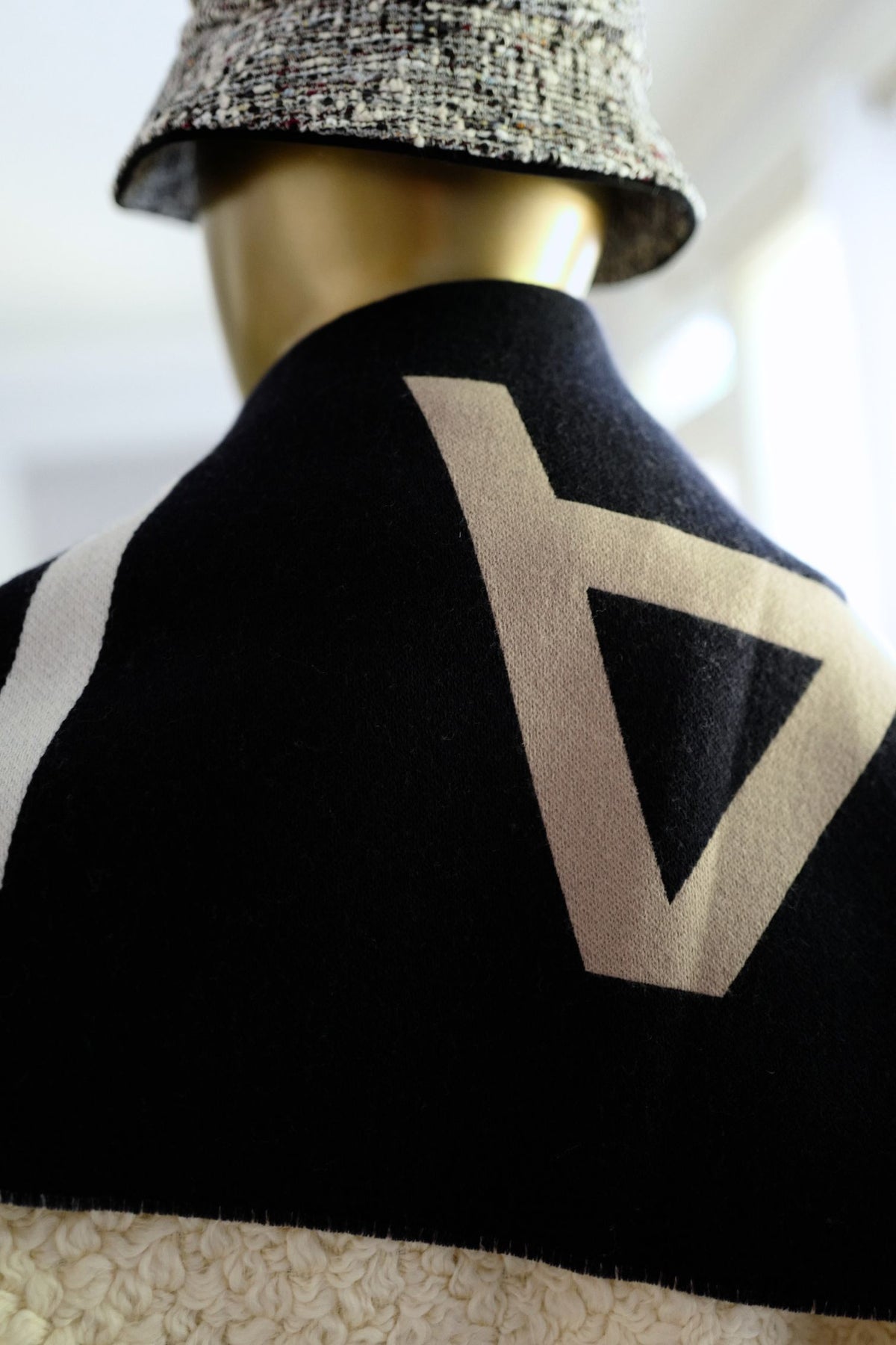 NEW Chanel 25C Wool Shawl Scarf CC Logo Dark Navy Ecru