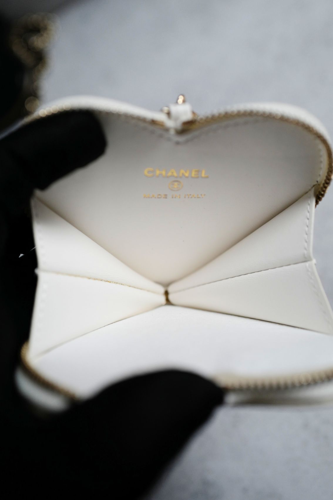 CHANEL 23P Patent Calfskin Quilted CC Heart Clutch With Gold Hardware BNIB Limited Edition