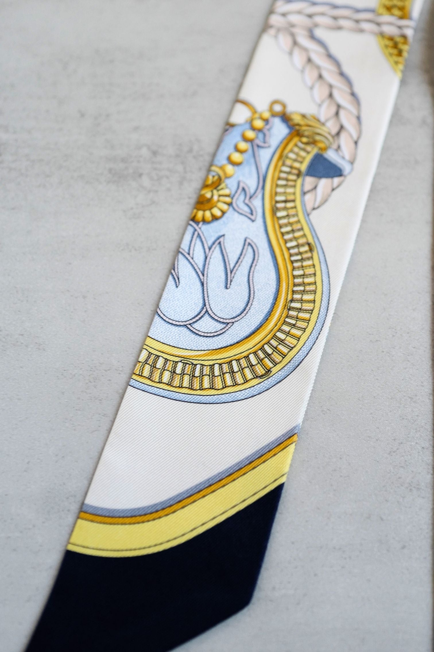 Hermès Twilly Grand Apparat Scarf Ivoire Marine Rose 100% Silk Twill