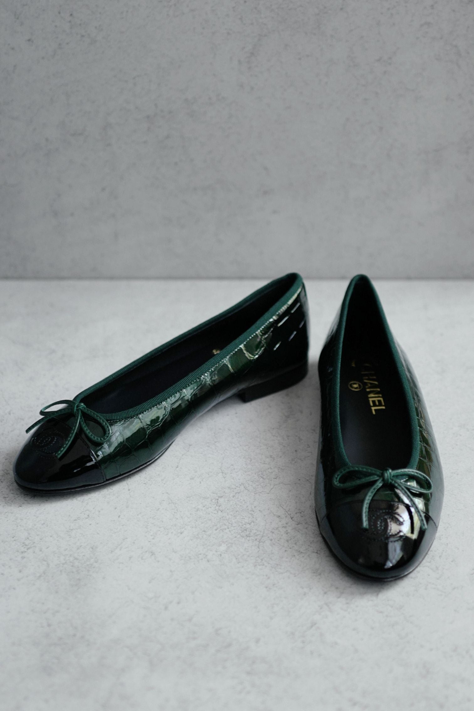 Chanel 26A Matthieu Blazy Ballet Flats Croc Patent Calfskin Dark Green Black 37