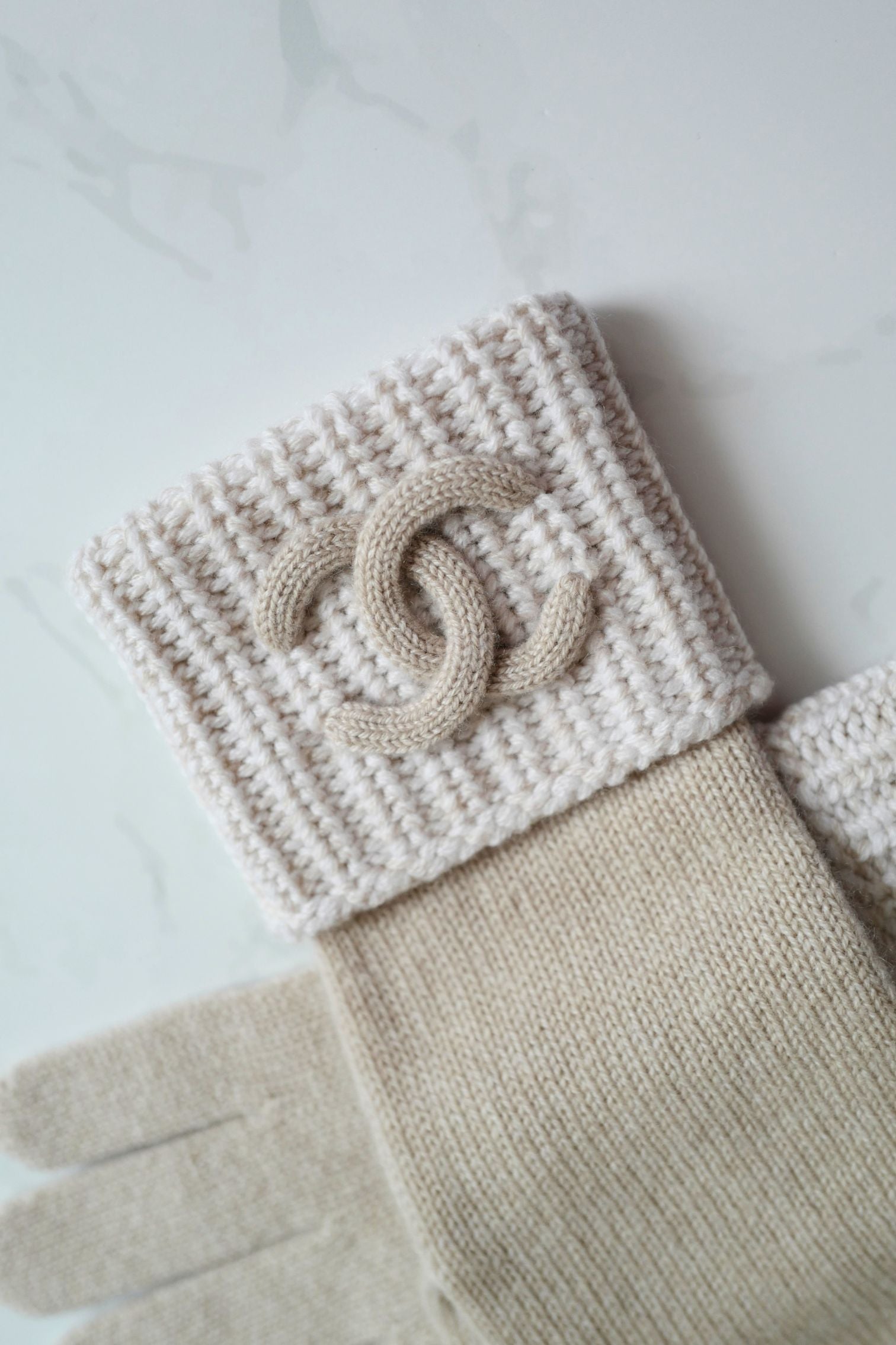 NEW Chanel Fall-Winter 2024/25 Knit Gloves CC Logo