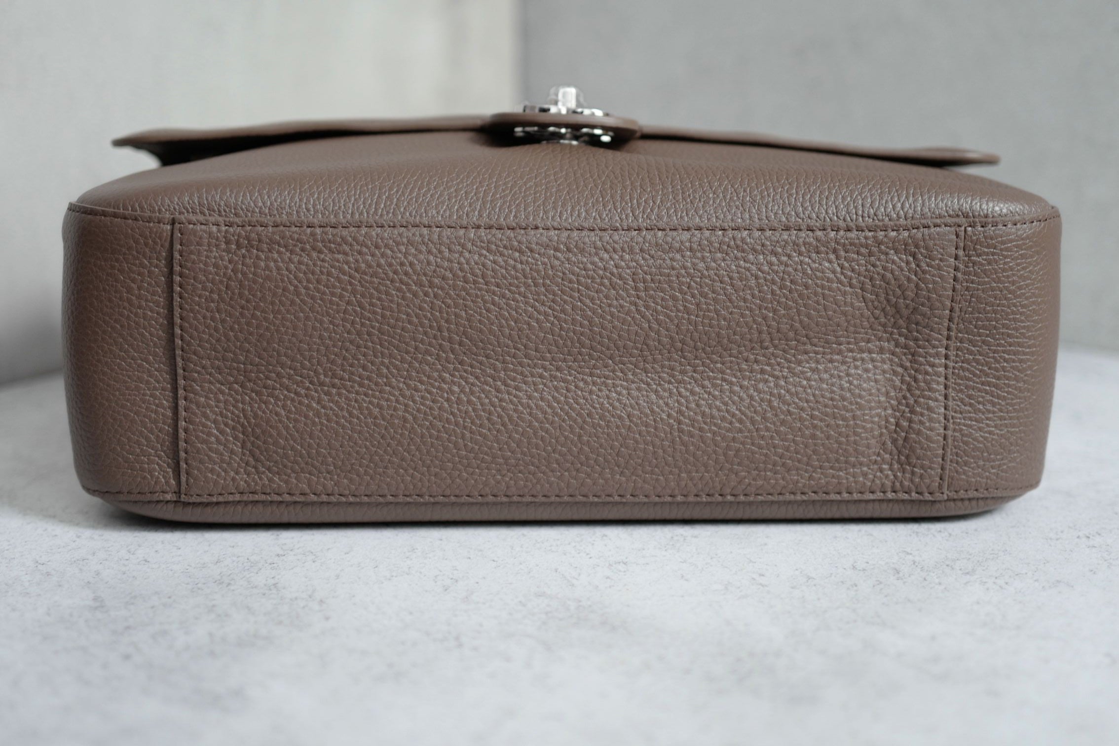 Chanel 26S Matthieu Blazy Maxi 32 Flapbag Light Brown Grained Calfskin Silver HW