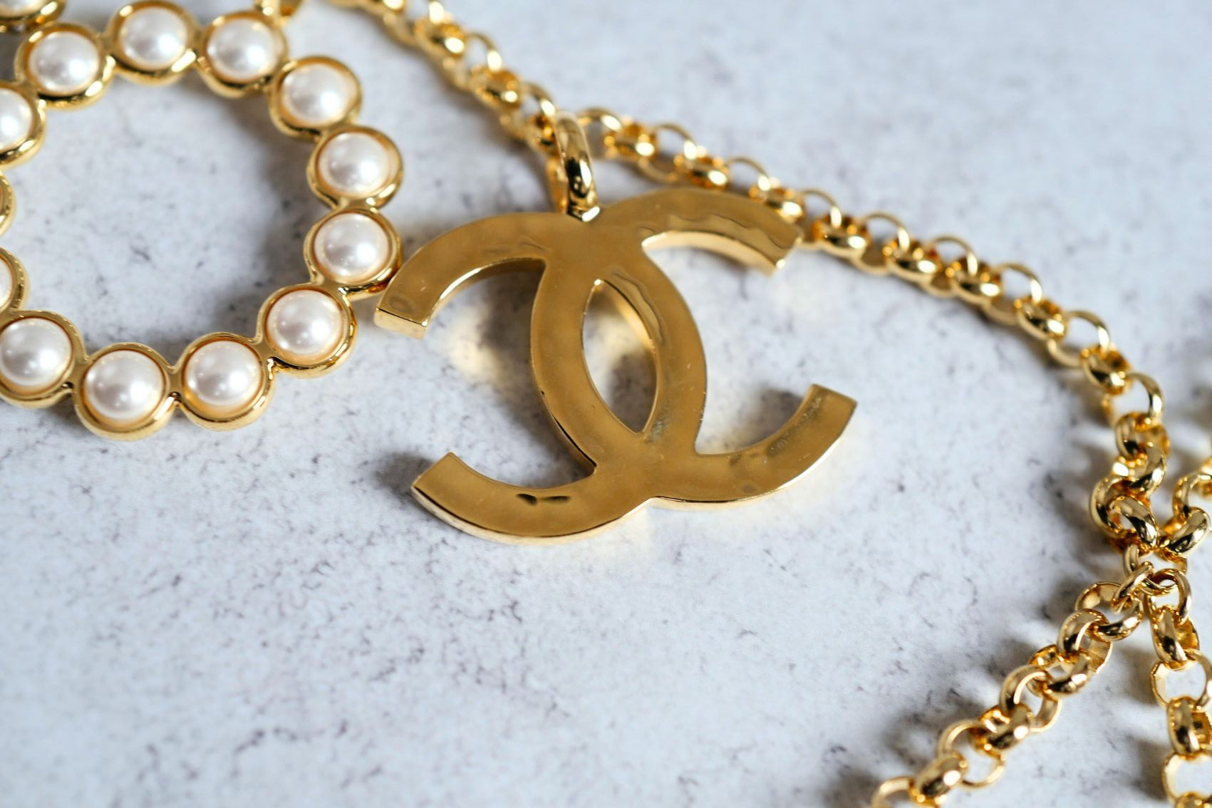 BNIB Chanel 24S Chain Belt with COCO & No 5 Pendant in Gold & Pearly White 85