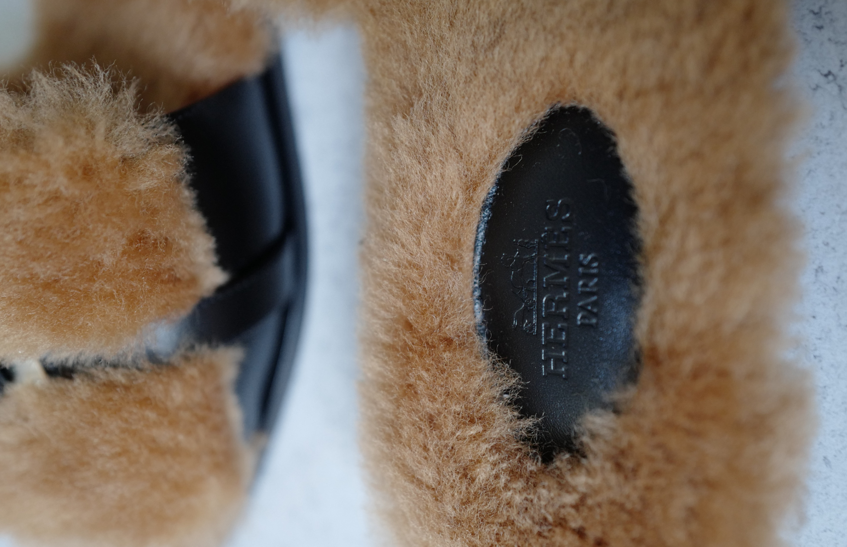 BNIB Hermès Giulia Sandals Shearling & Calfskin Naturel/Noir Palladium 38.5