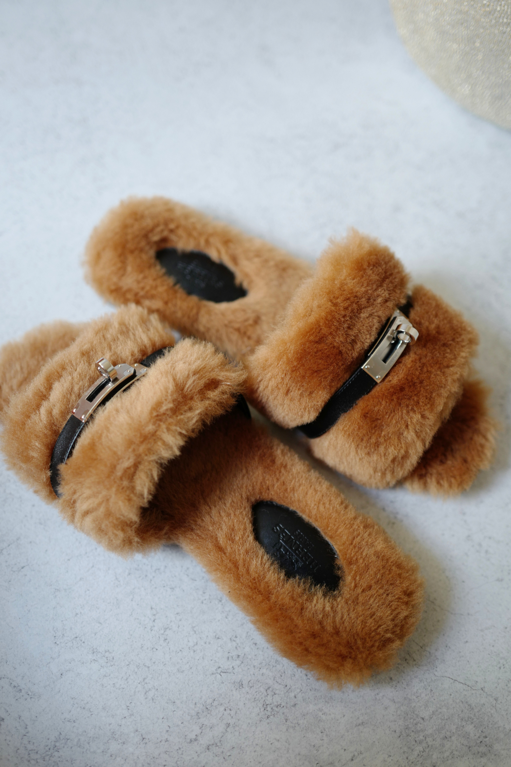 BNIB Hermès Giulia Sandals Shearling & Calfskin Naturel/Noir Palladium 38.5