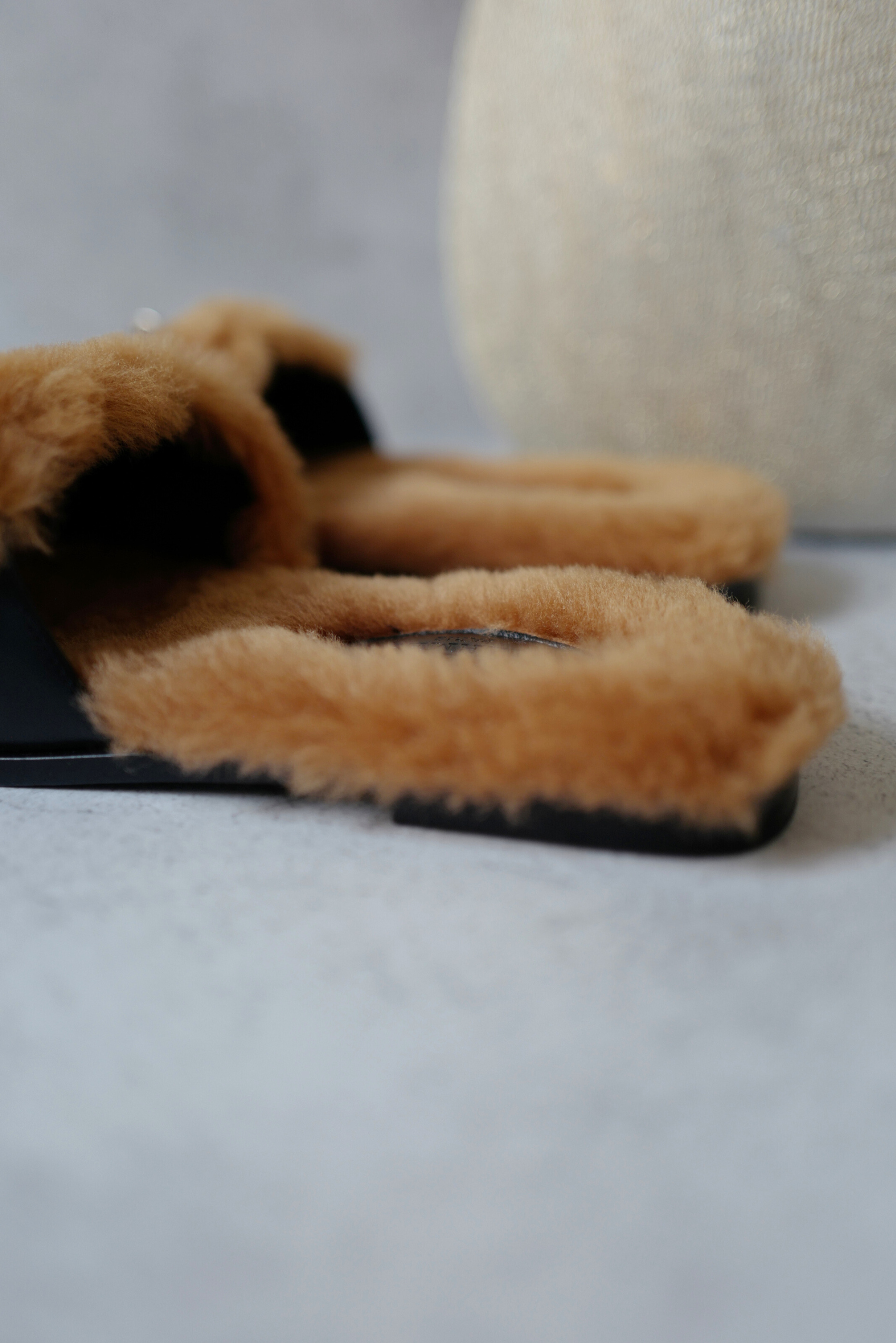 BNIB Hermès Giulia Sandals Shearling & Calfskin Naturel/Noir Palladium 38.5