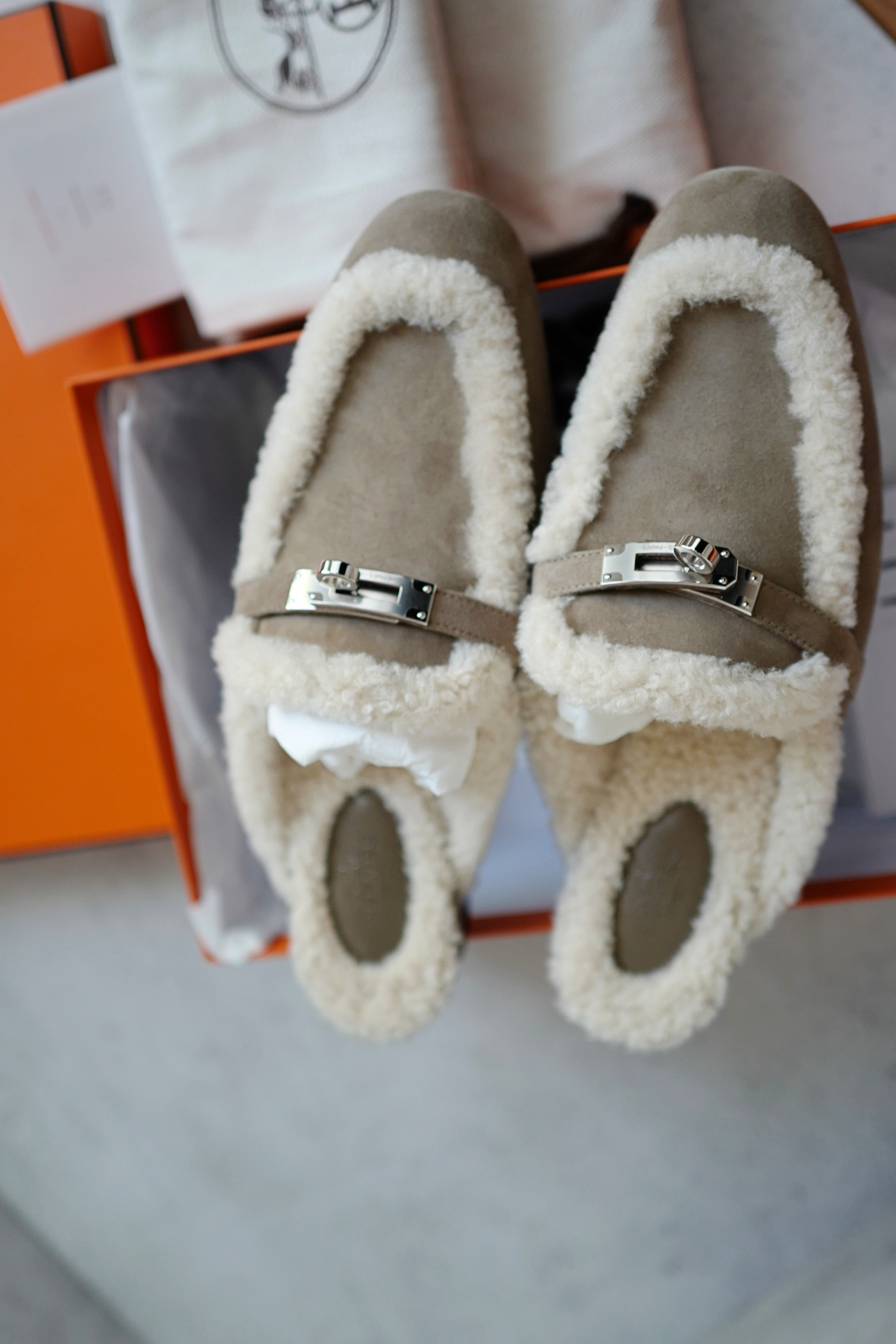 Hermès Oz Mule Etoupe/Ecru Suede Goatskin & Shearling with Palladium Kelly Buckle Size 38